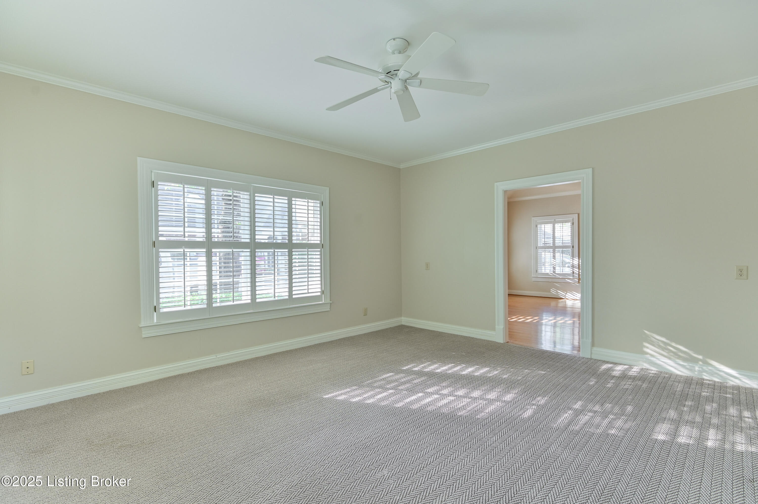 2002 Ashwood Bluff Ct, Louisville