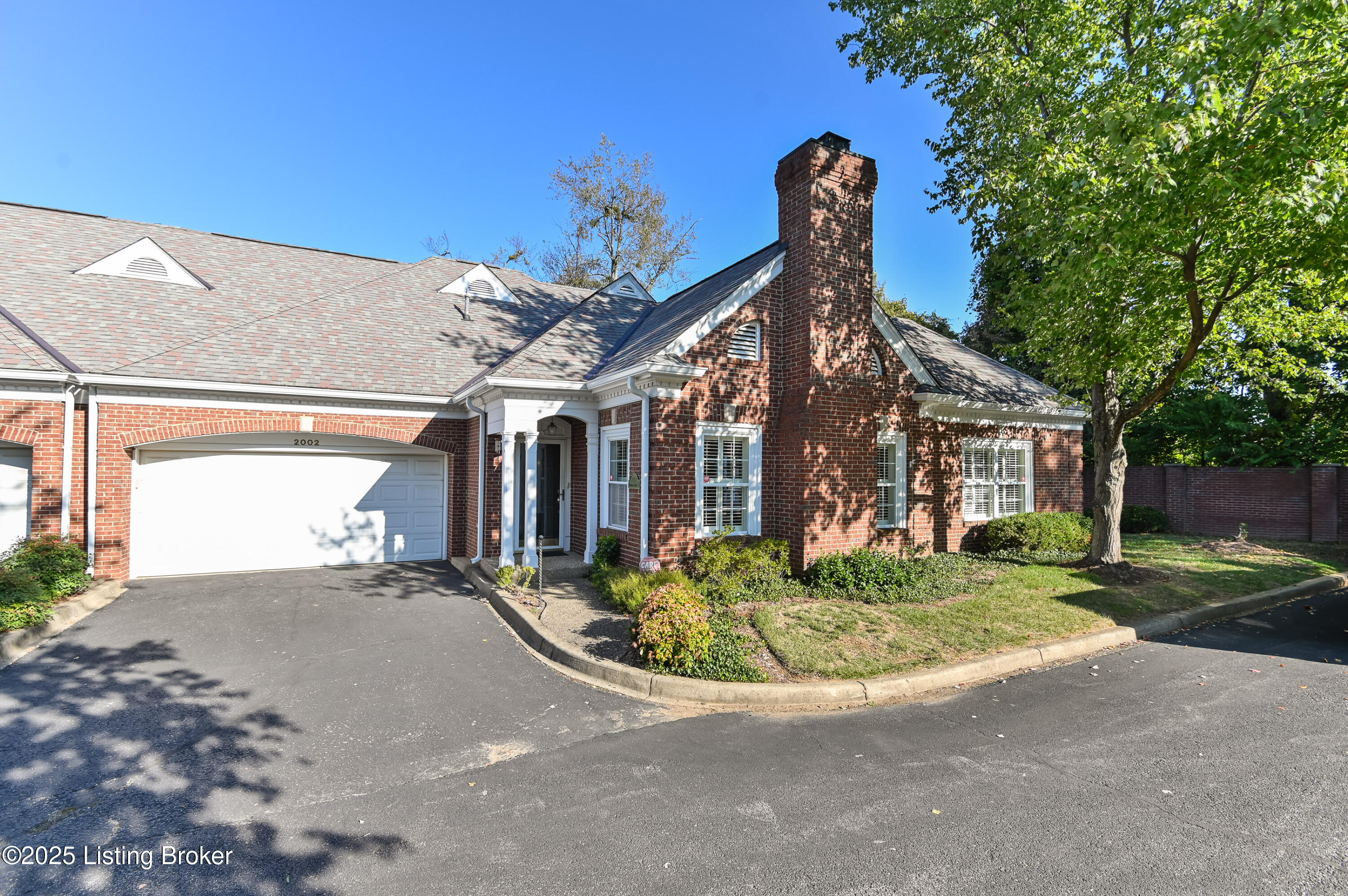 2002 Ashwood Bluff Ct, Louisville
