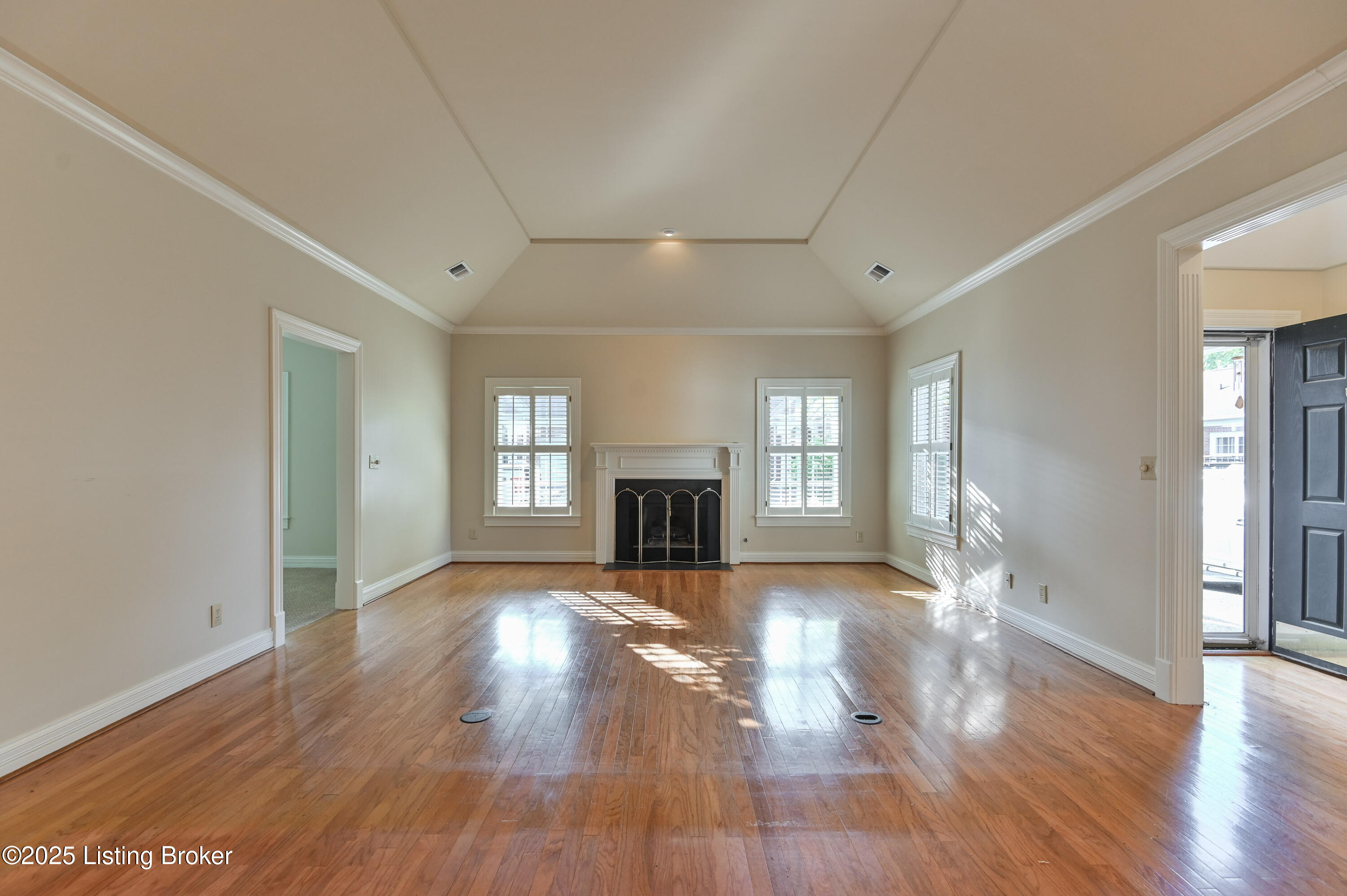 2002 Ashwood Bluff Ct, Louisville