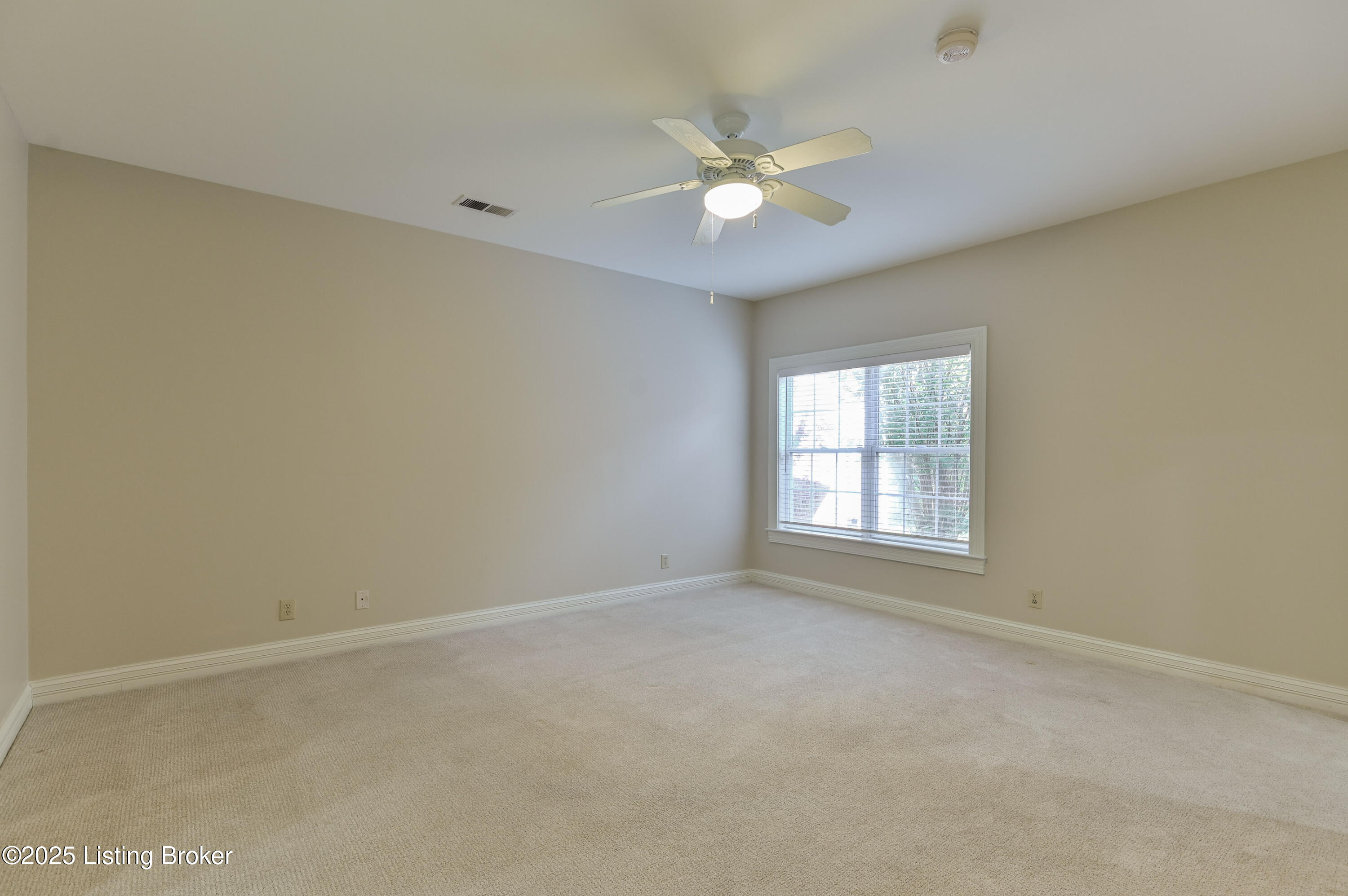 2002 Ashwood Bluff Ct, Louisville
