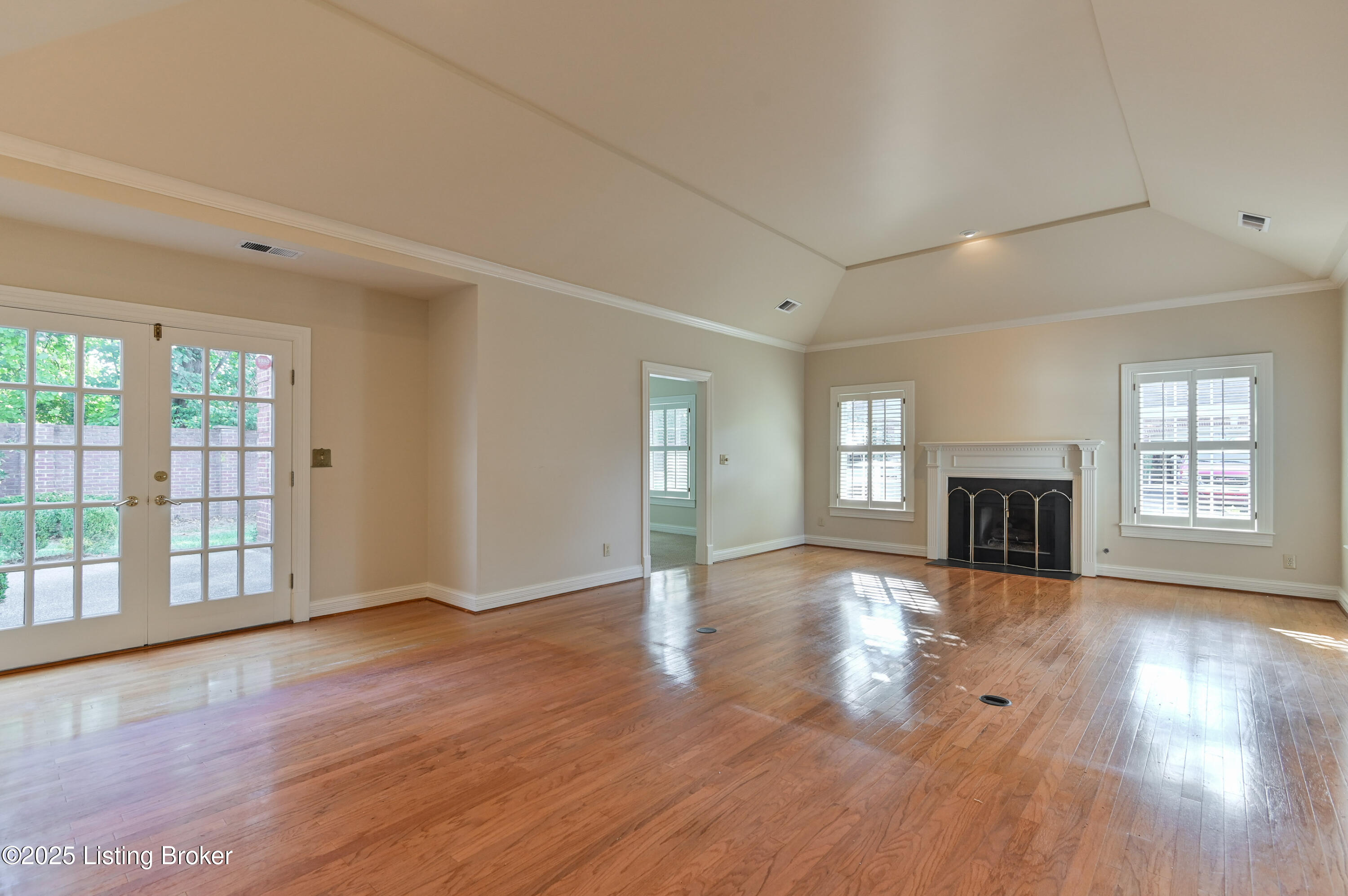 2002 Ashwood Bluff Ct, Louisville