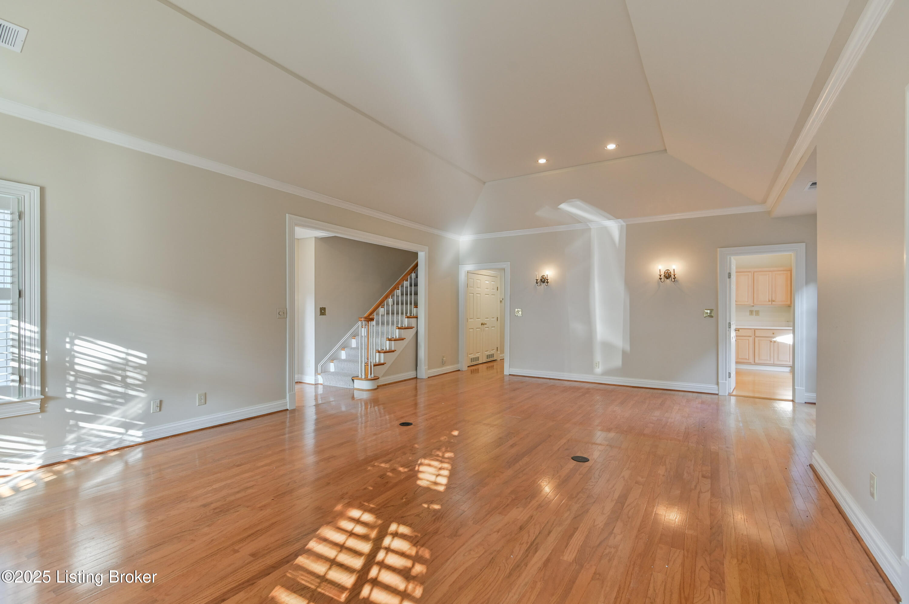 2002 Ashwood Bluff Ct, Louisville