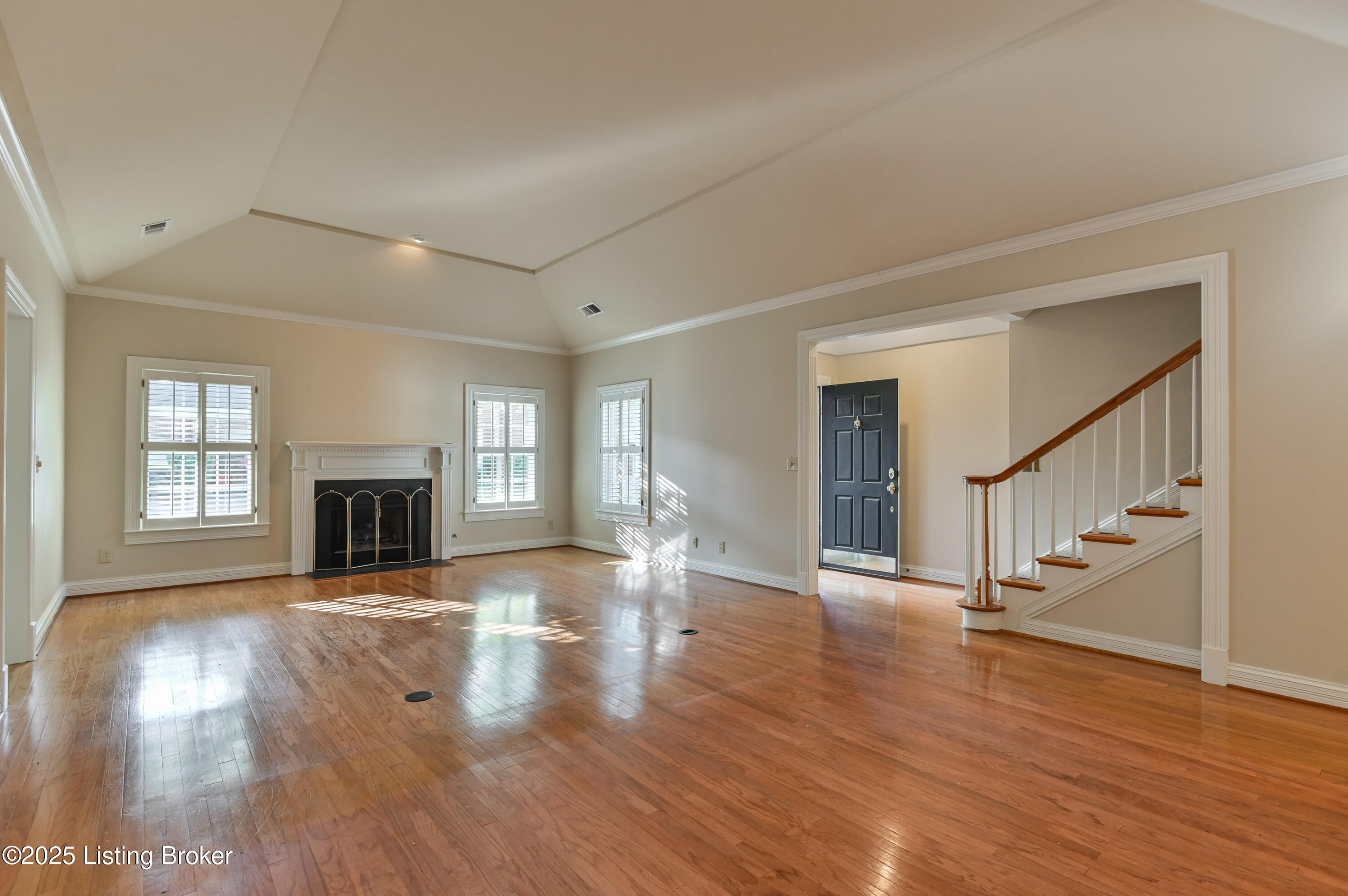 2002 Ashwood Bluff Ct, Louisville