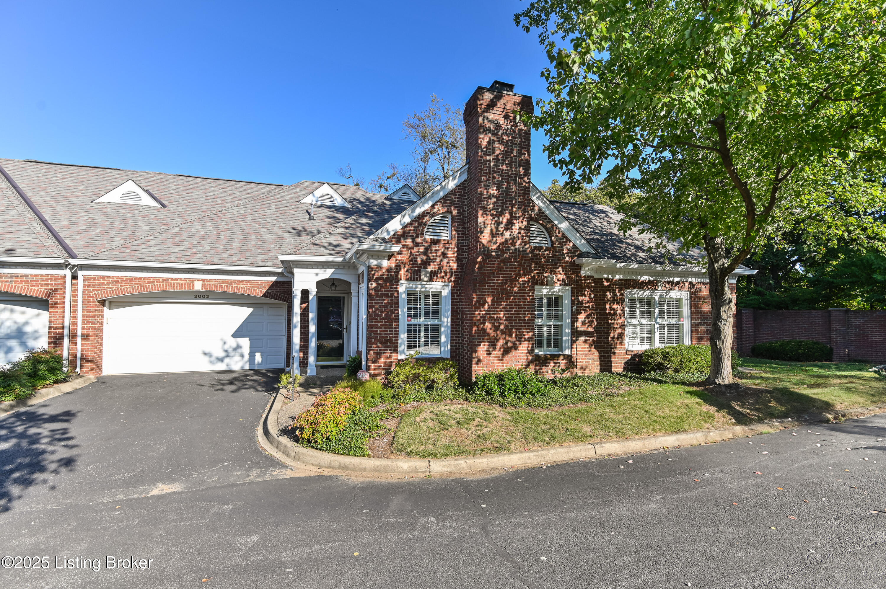2002 Ashwood Bluff Ct, Louisville