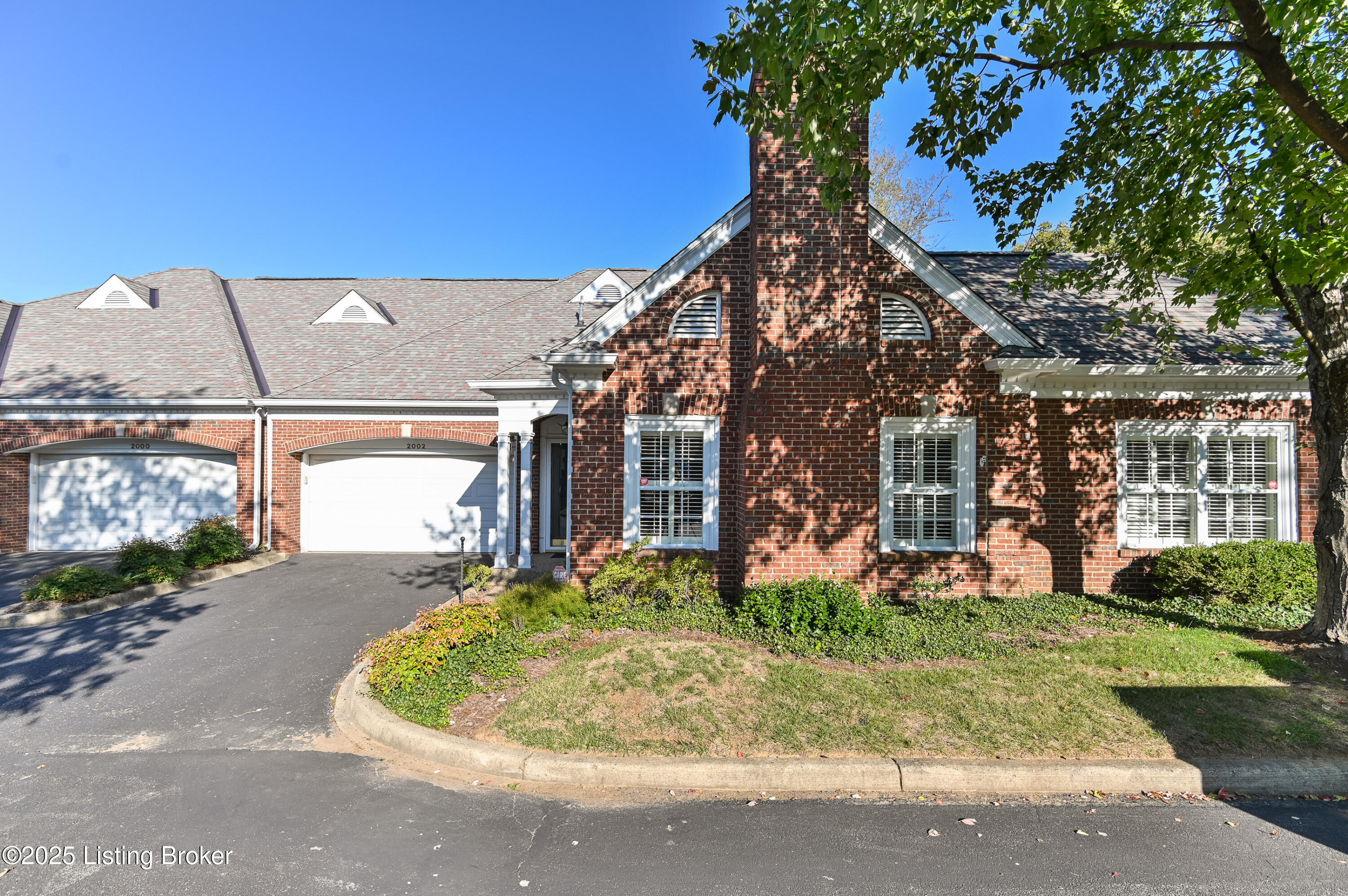 2002 Ashwood Bluff Ct, Louisville