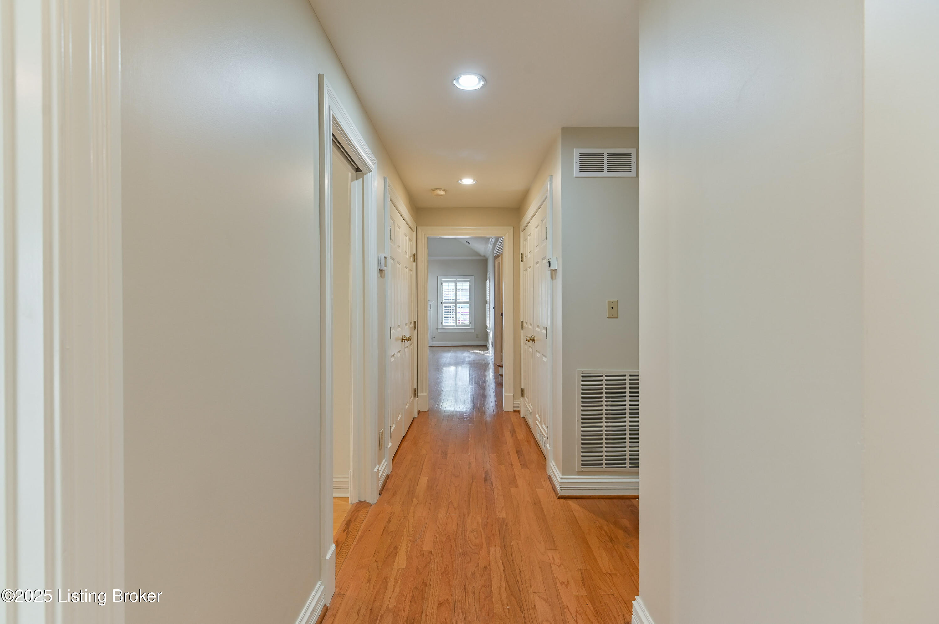 2002 Ashwood Bluff Ct, Louisville