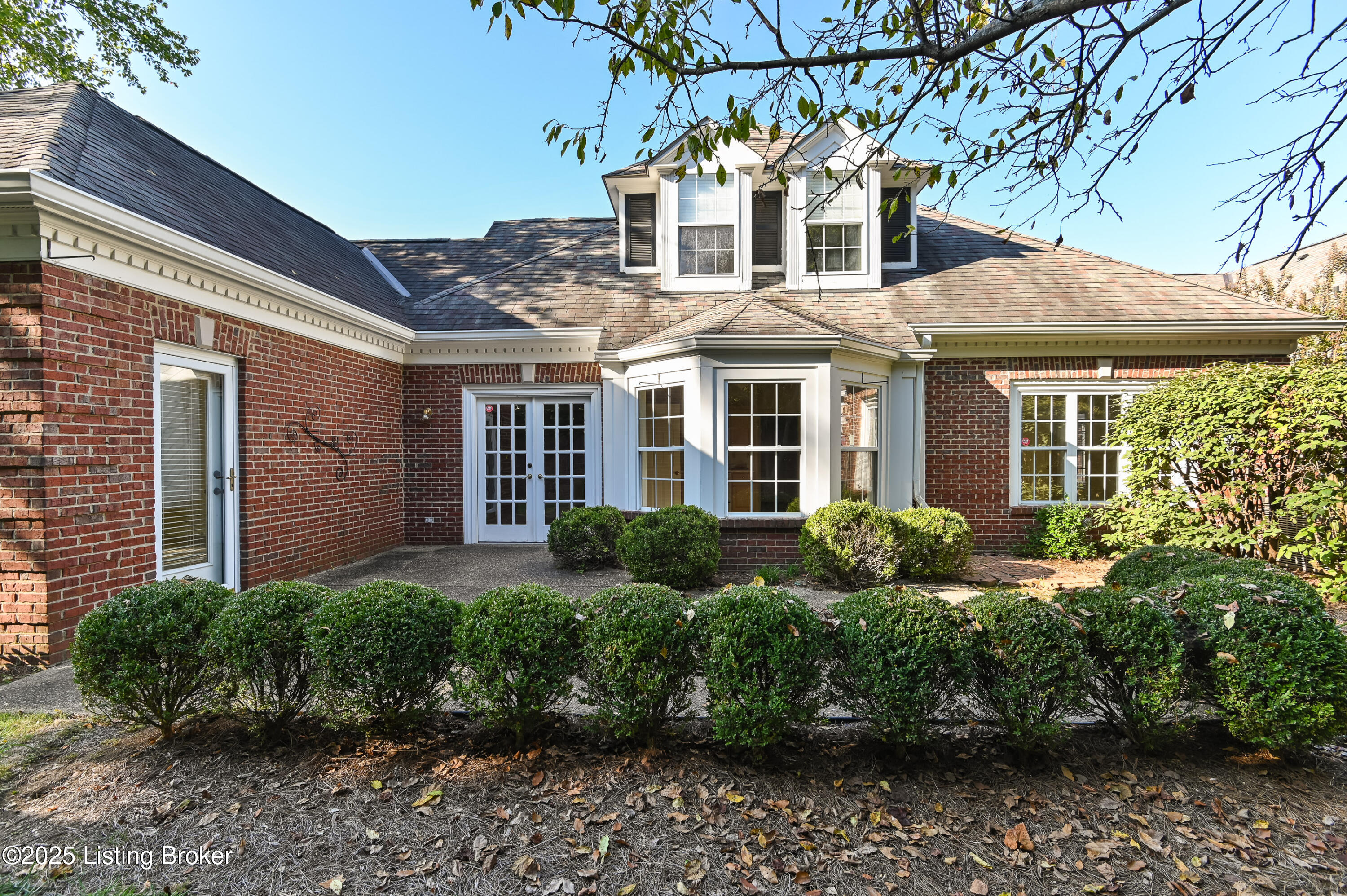 2002 Ashwood Bluff Ct, Louisville