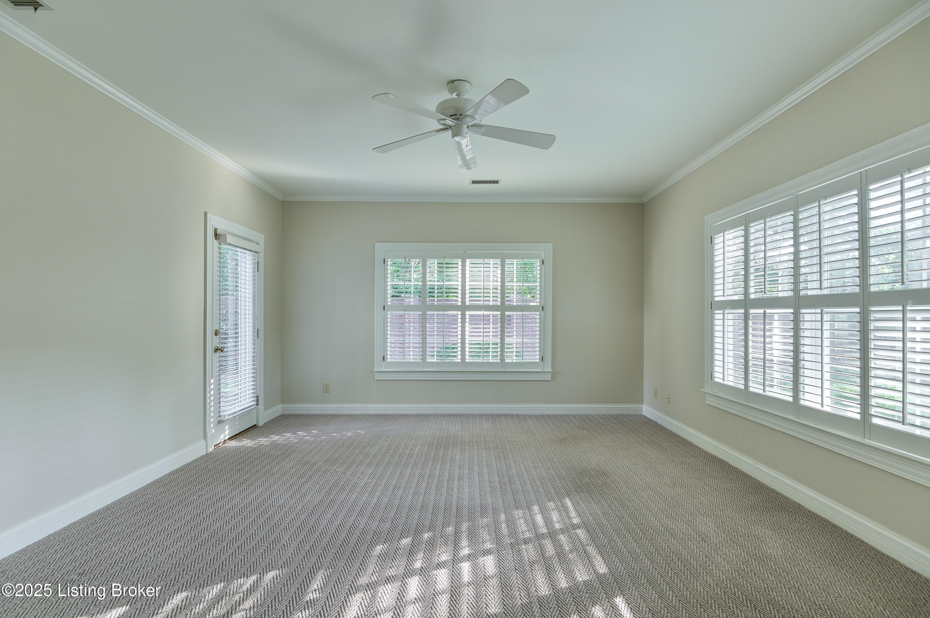 2002 Ashwood Bluff Ct, Louisville