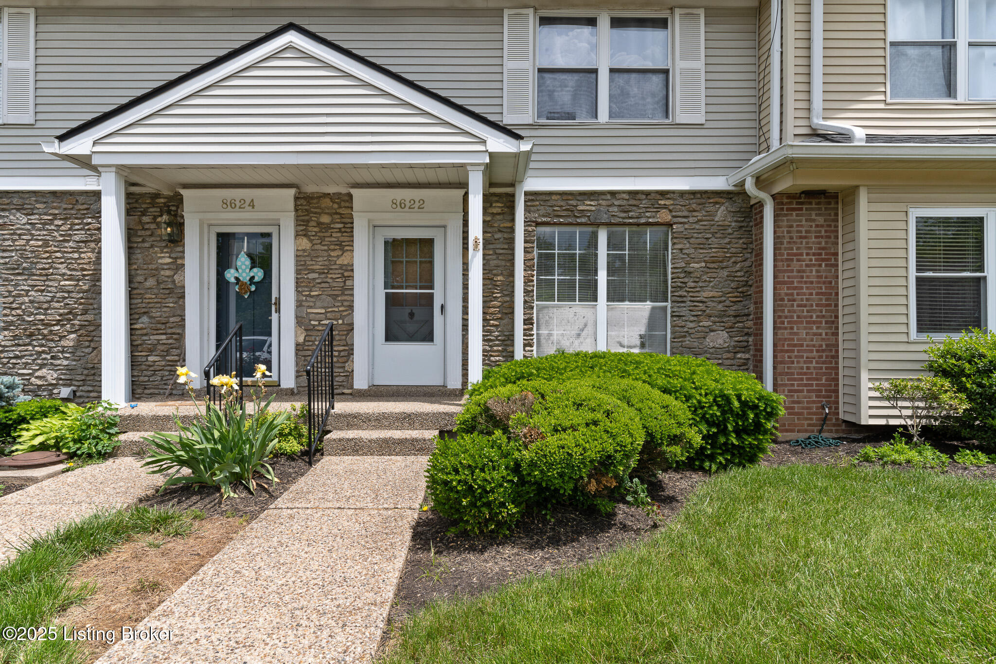 8622 Locust Ct