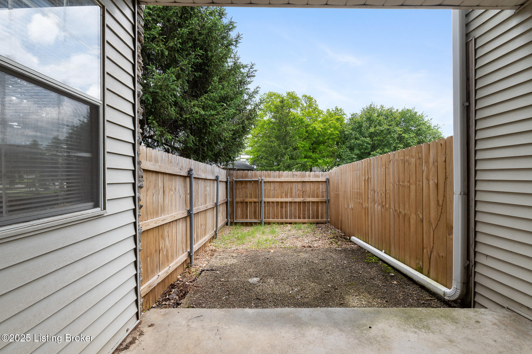 8622 Locust Ct