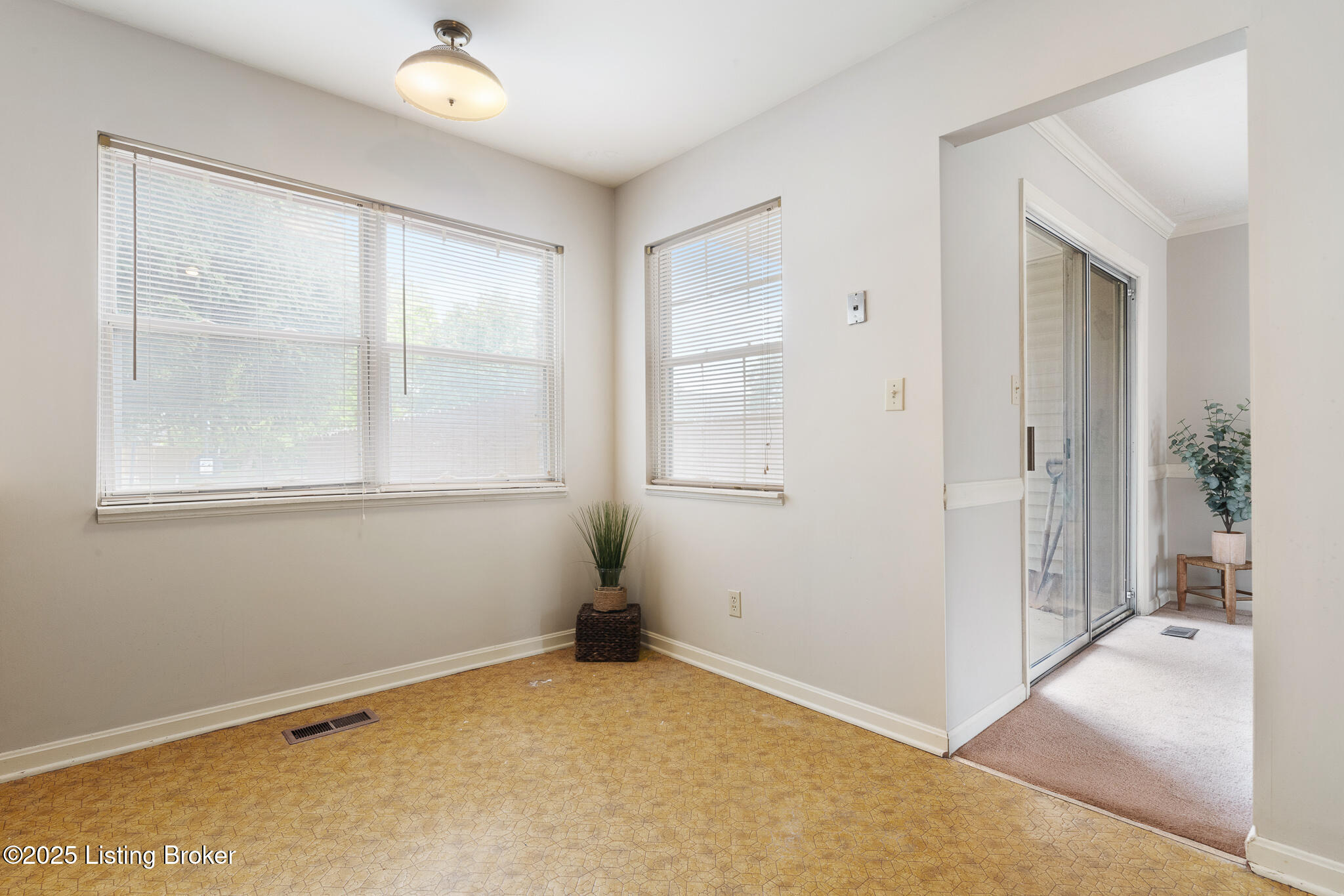 8622 Locust Ct