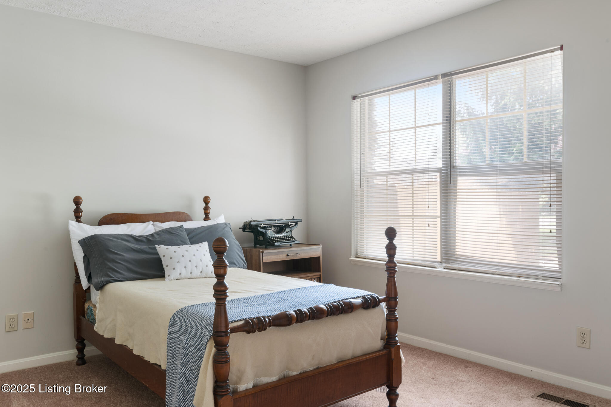 8622 Locust Ct