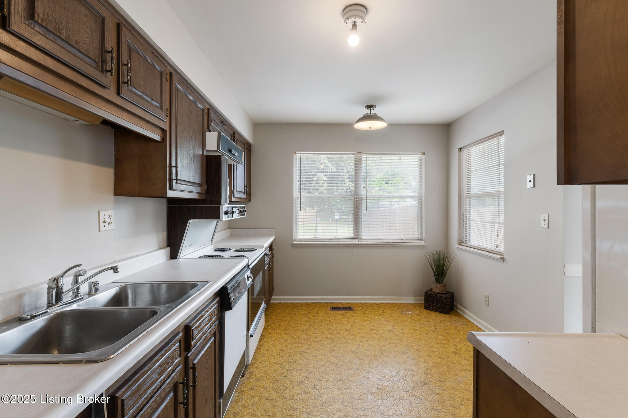8622 Locust Ct