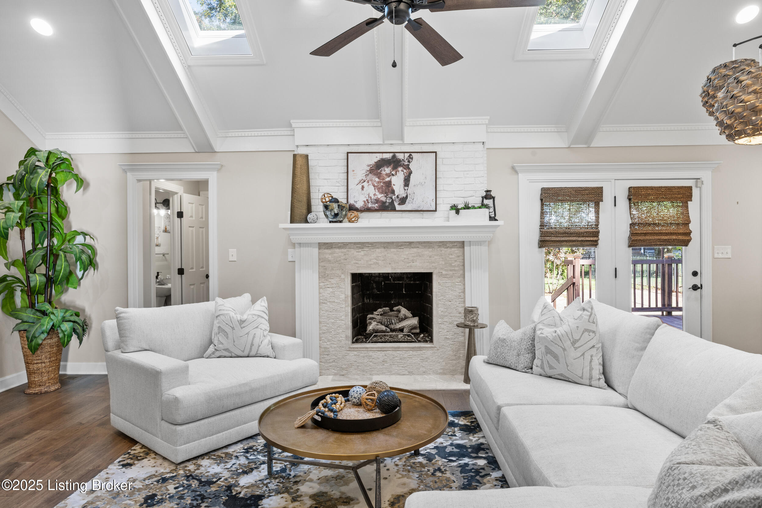 1027 Garden Creek Cir, Louisville