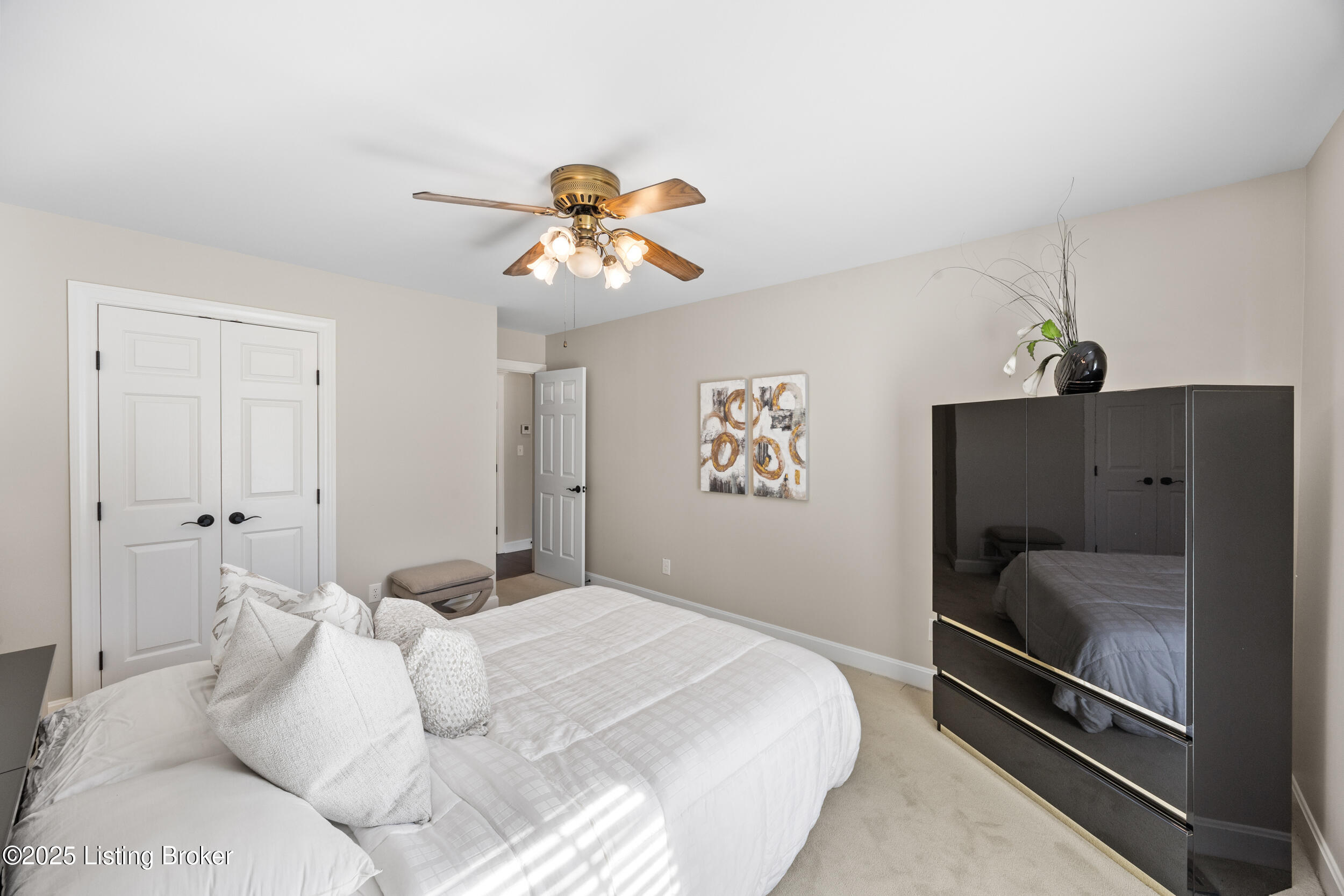 1027 Garden Creek Cir, Louisville