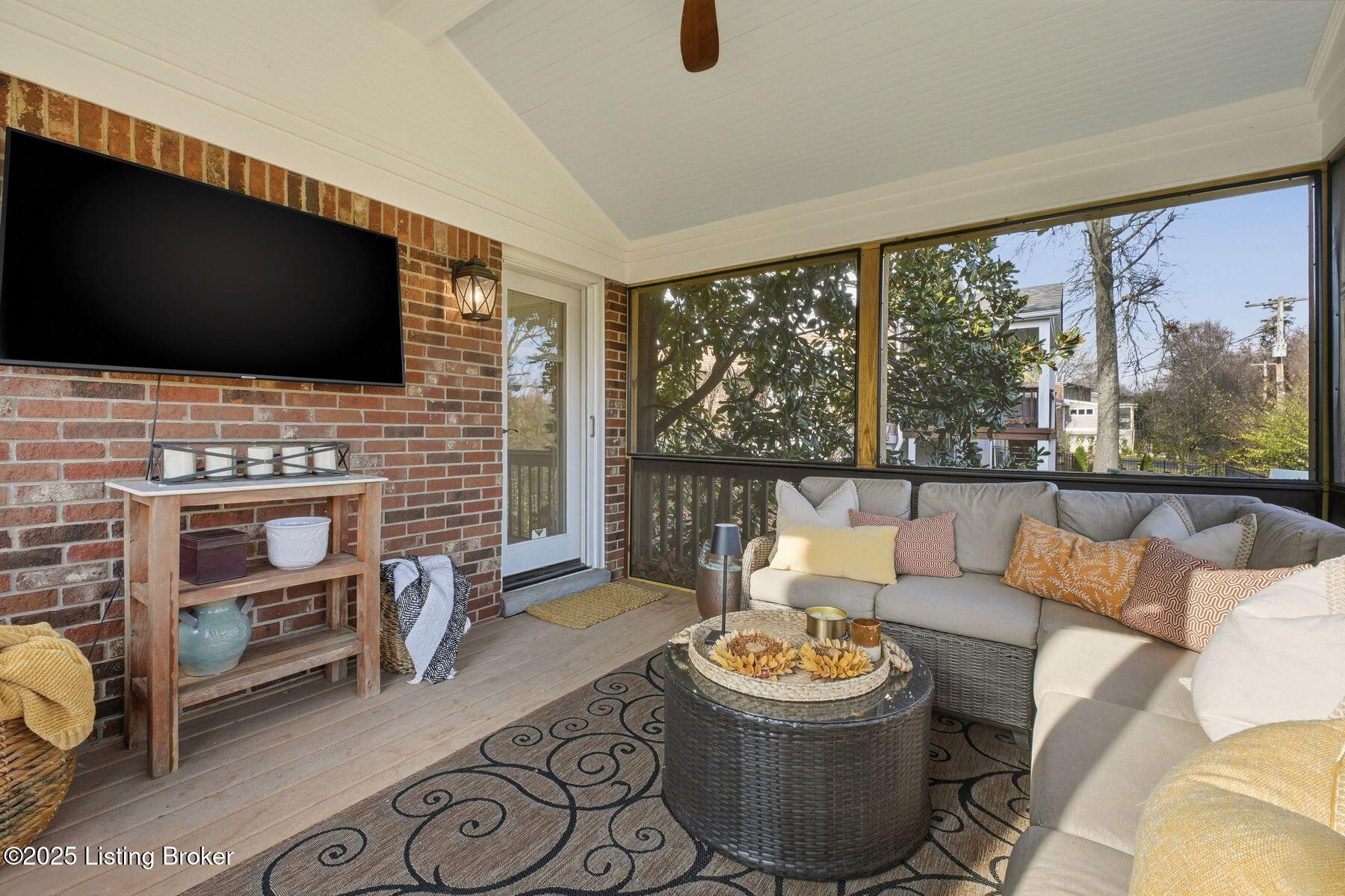 4320 Comanche Trail