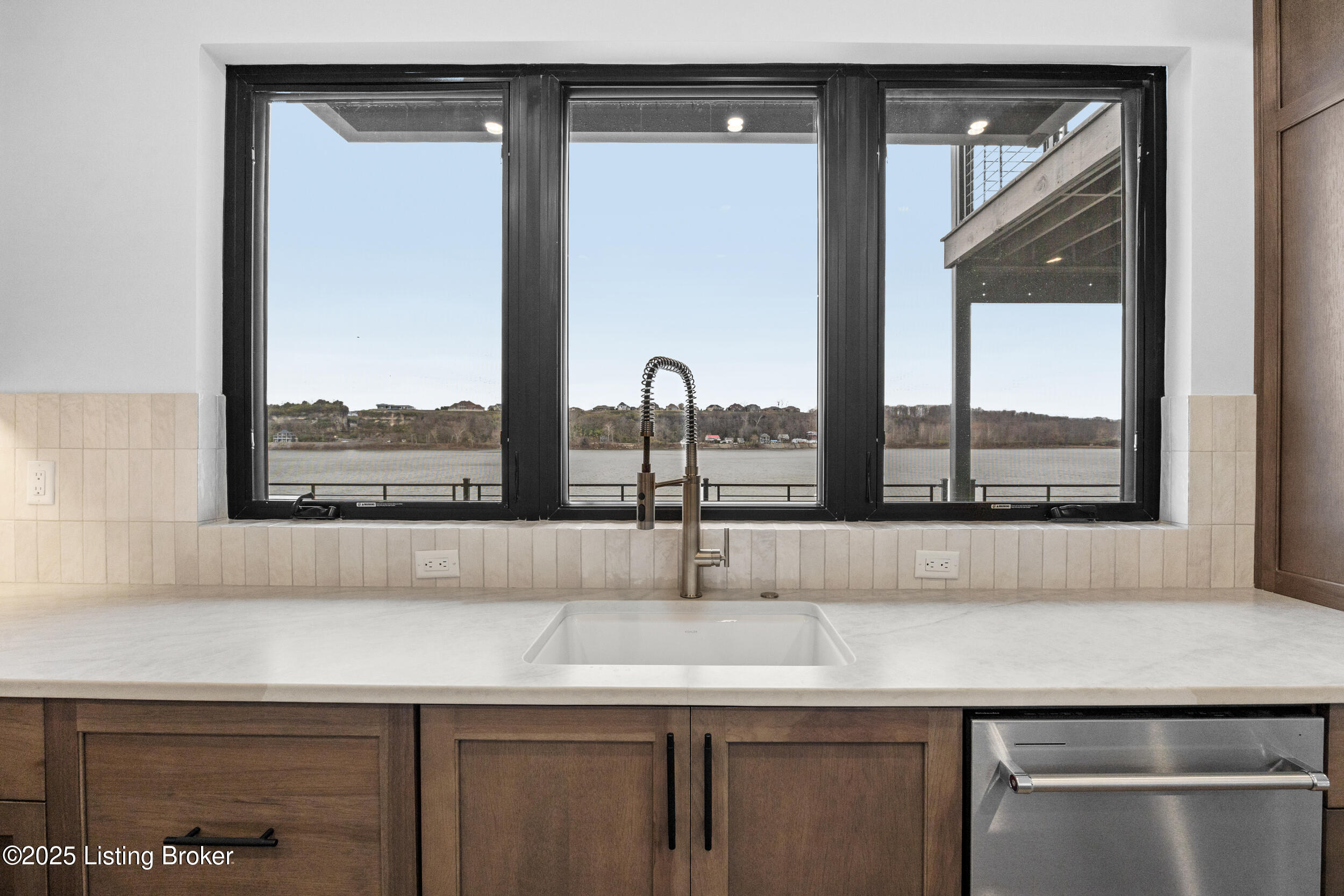 6904 Beachland Bch Rd