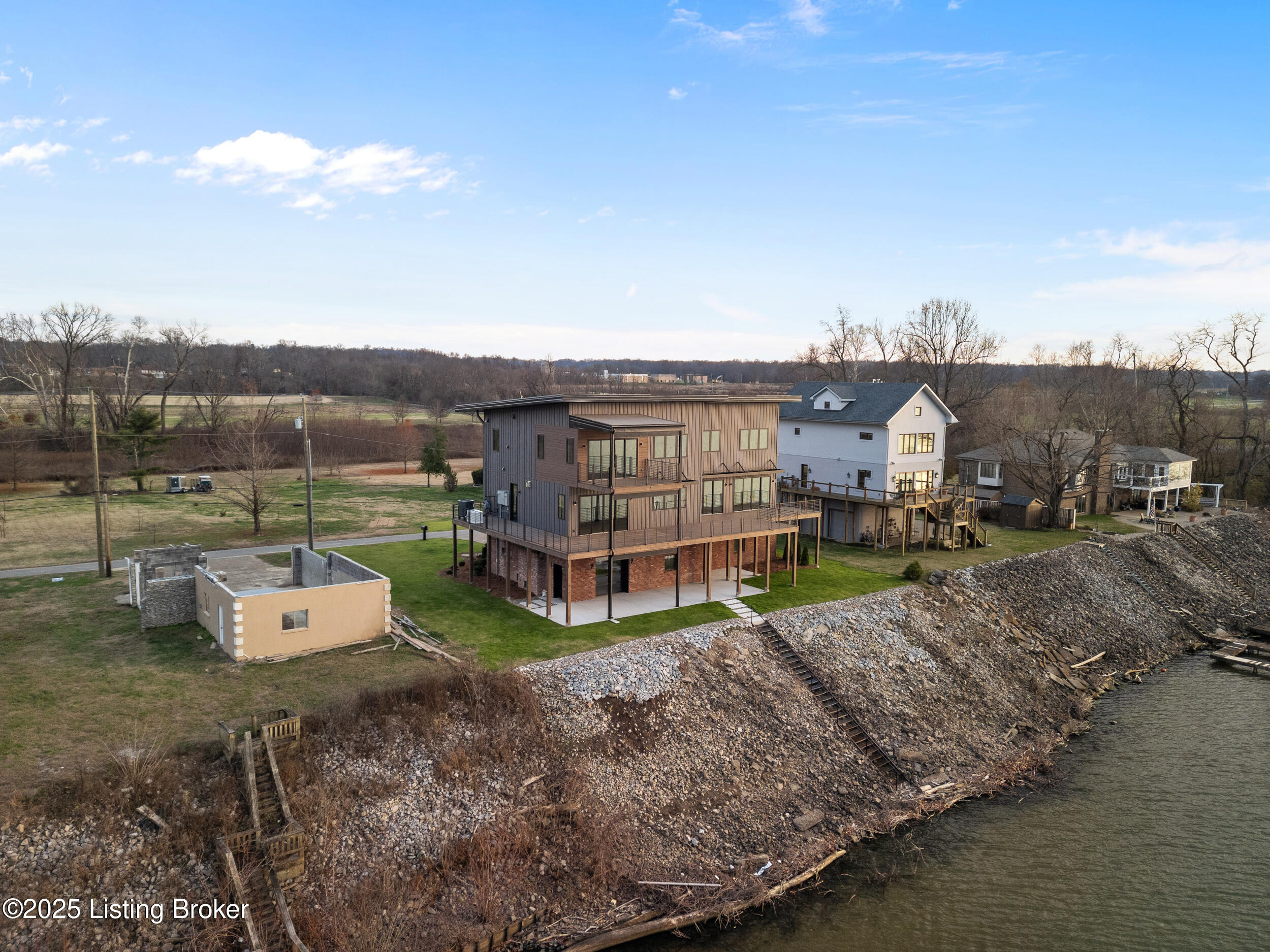 6904 Beachland Bch Rd