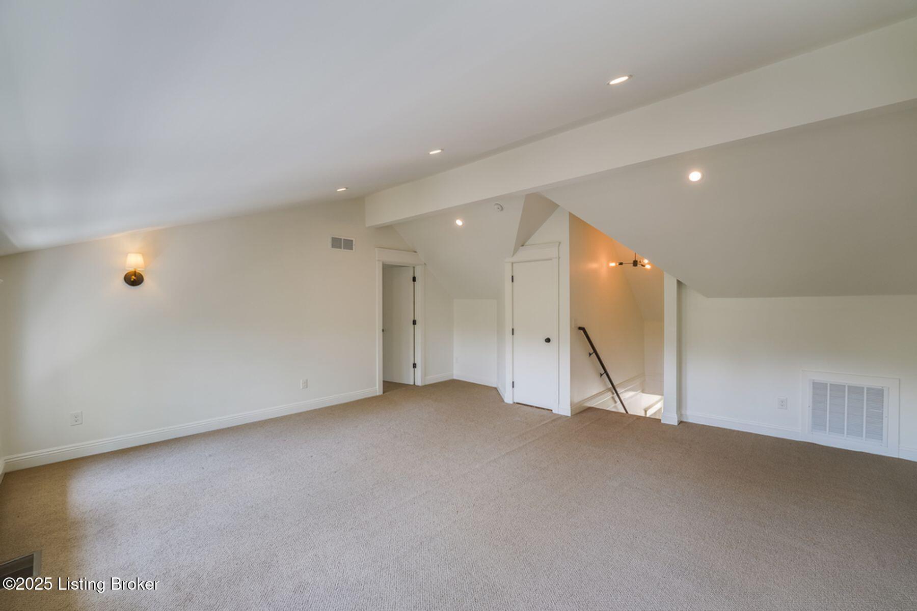 52 Hill Rd