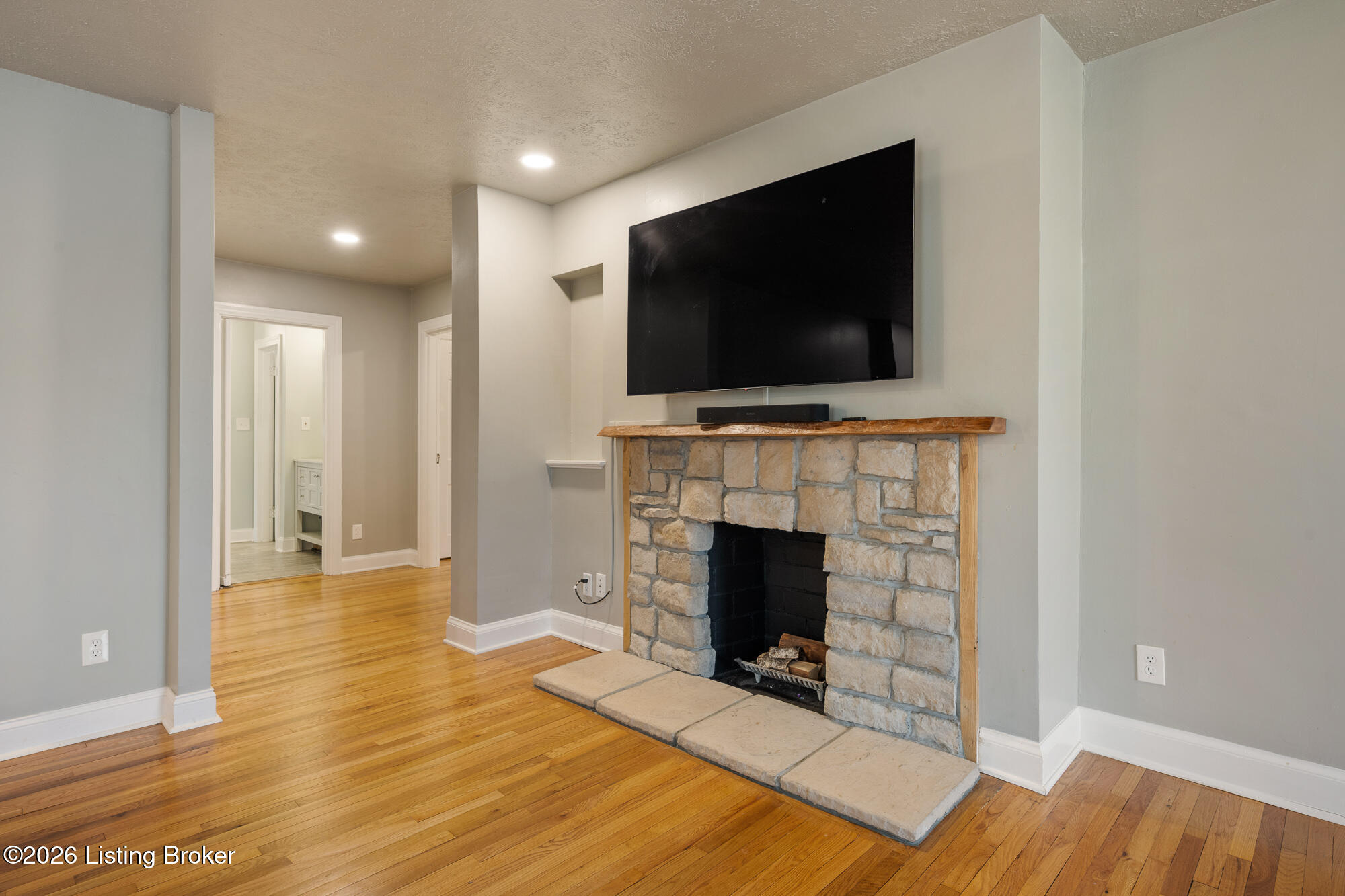 2416 Broadmeade Rd