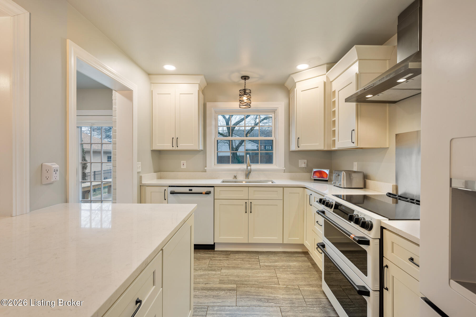 2416 Broadmeade Rd