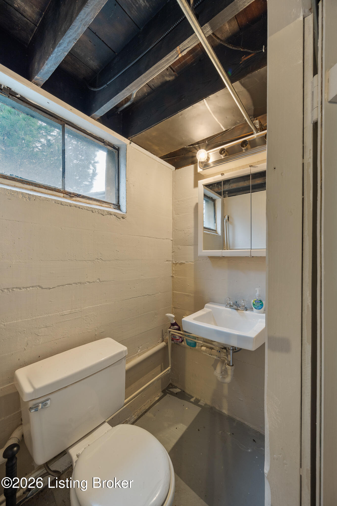 2416 Broadmeade Rd