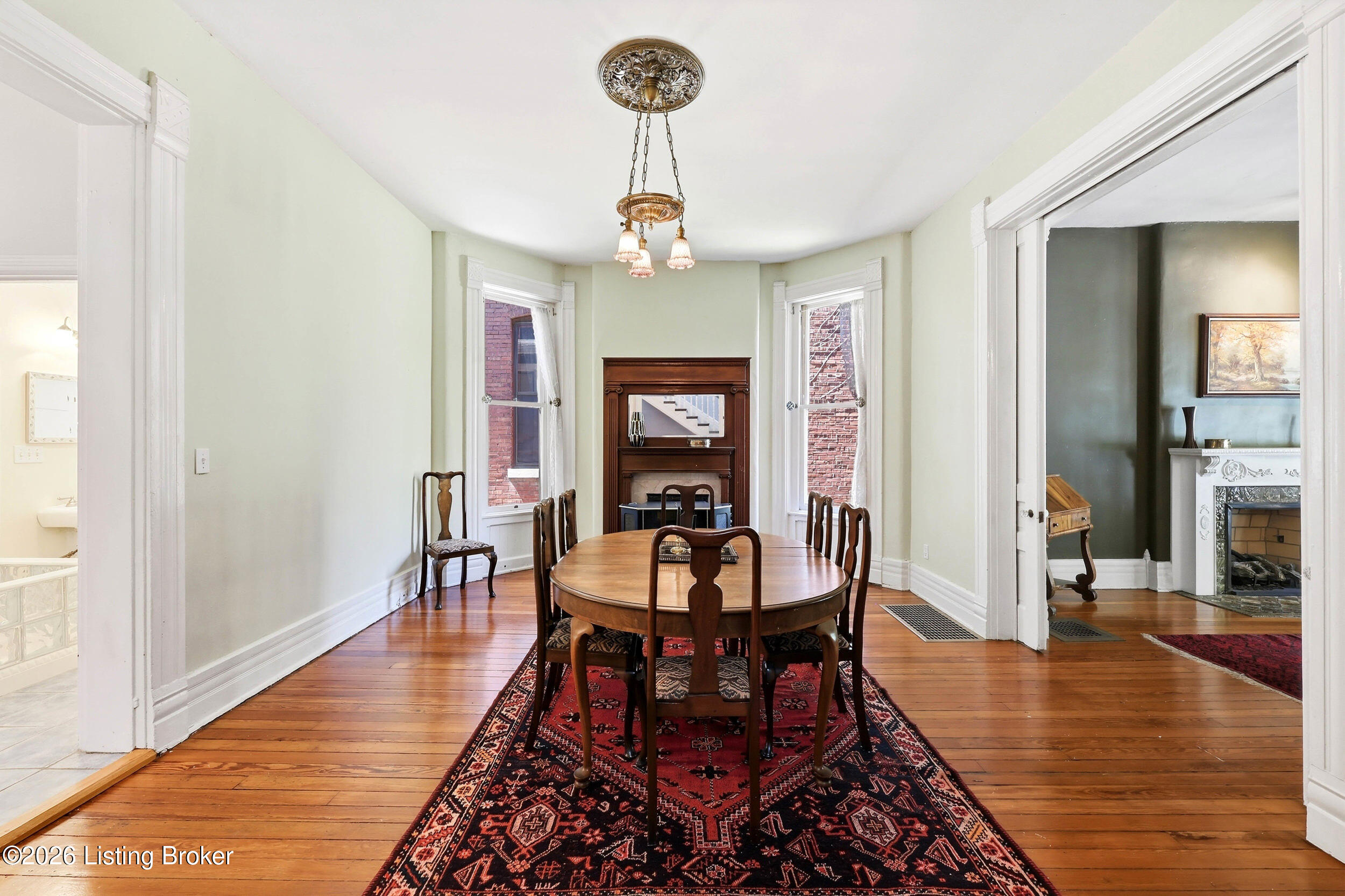 122 W Ormsby Ave
