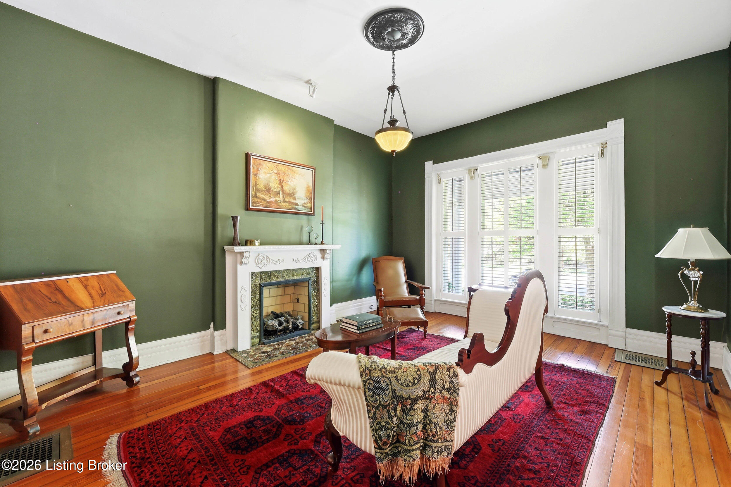 122 W Ormsby Ave
