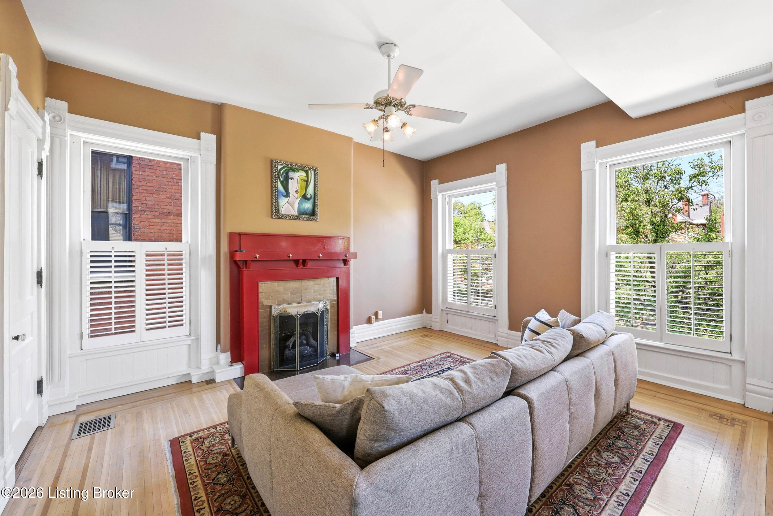 122 W Ormsby Ave