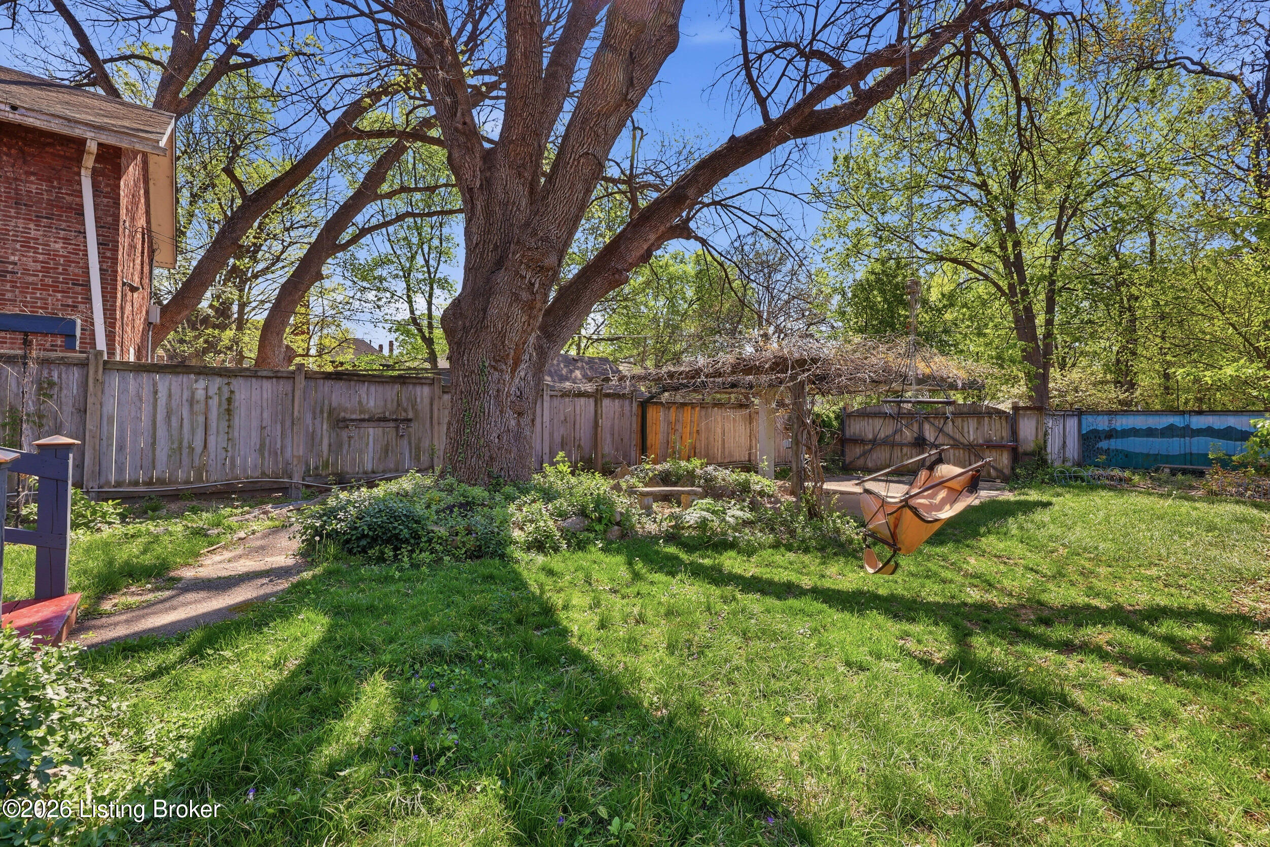122 W Ormsby Ave