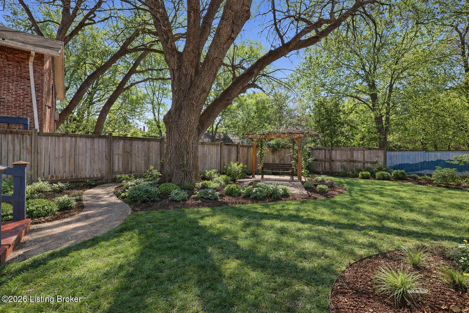 122 W Ormsby Ave