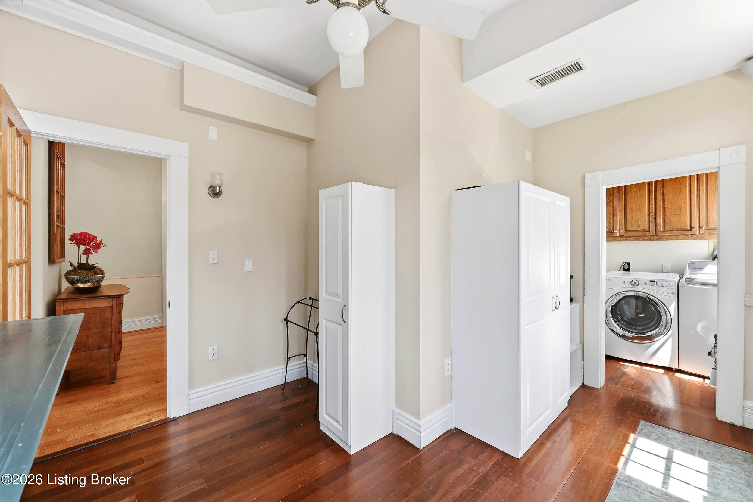 122 W Ormsby Ave
