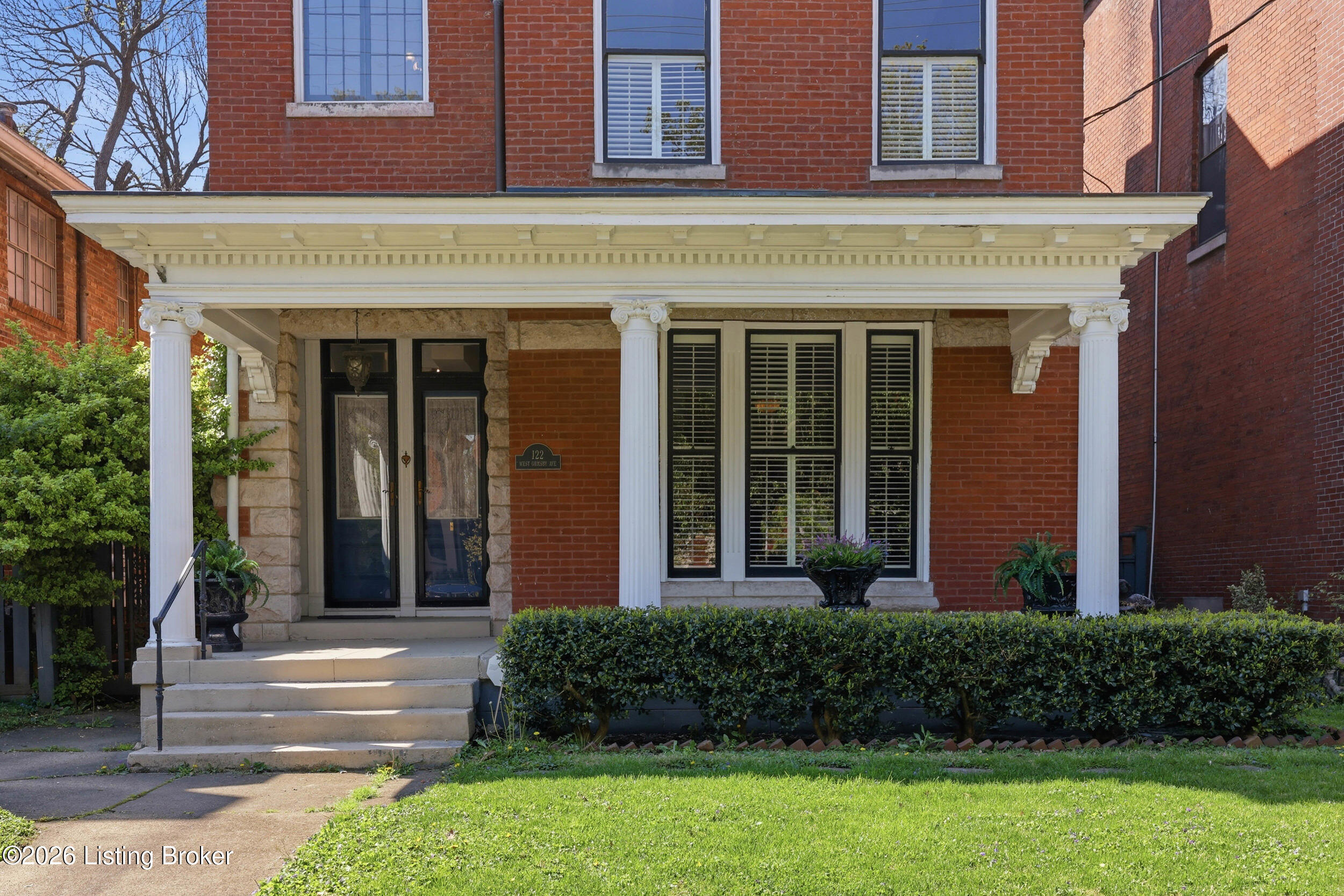 122 W Ormsby Ave