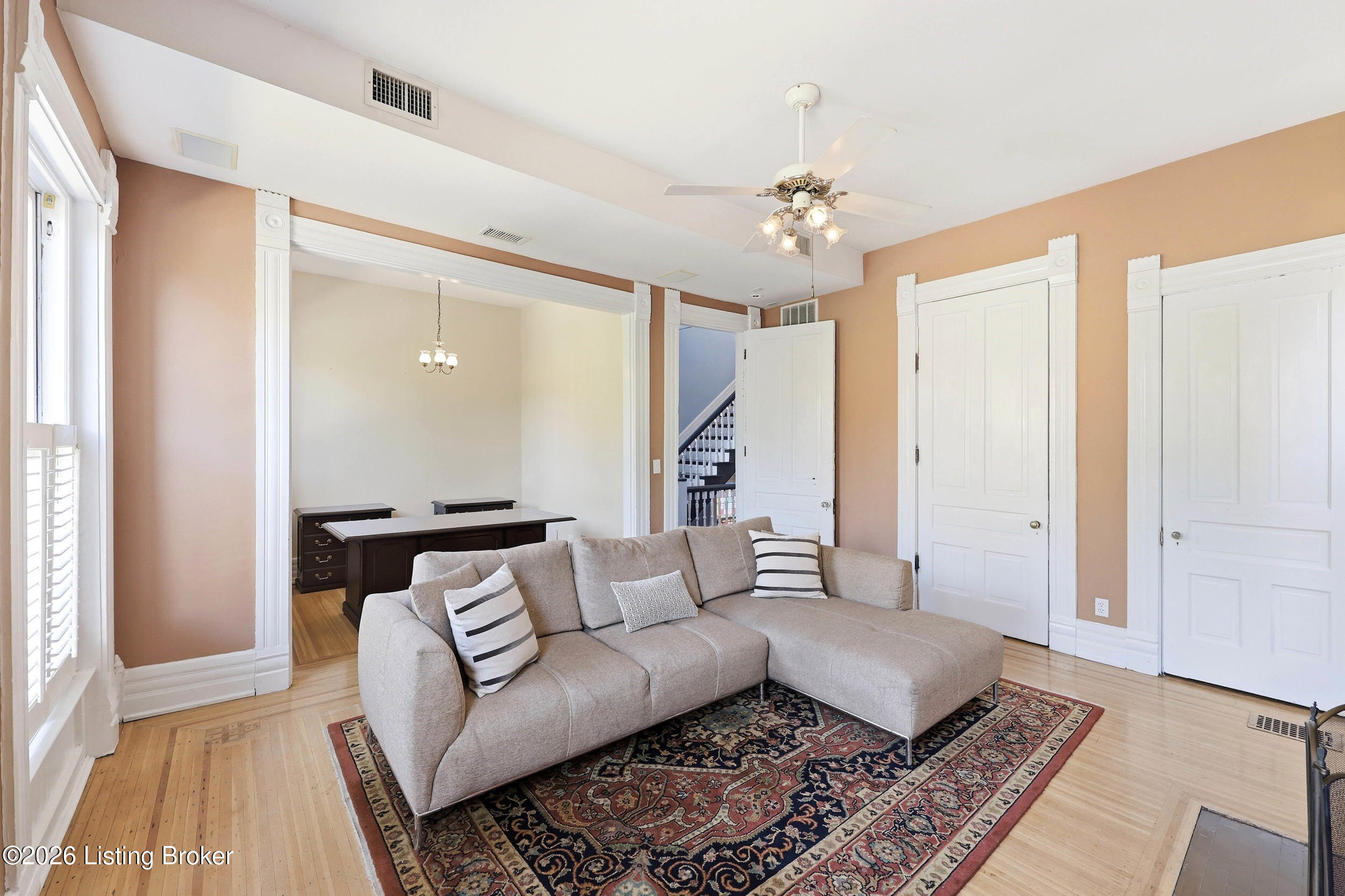 122 W Ormsby Ave