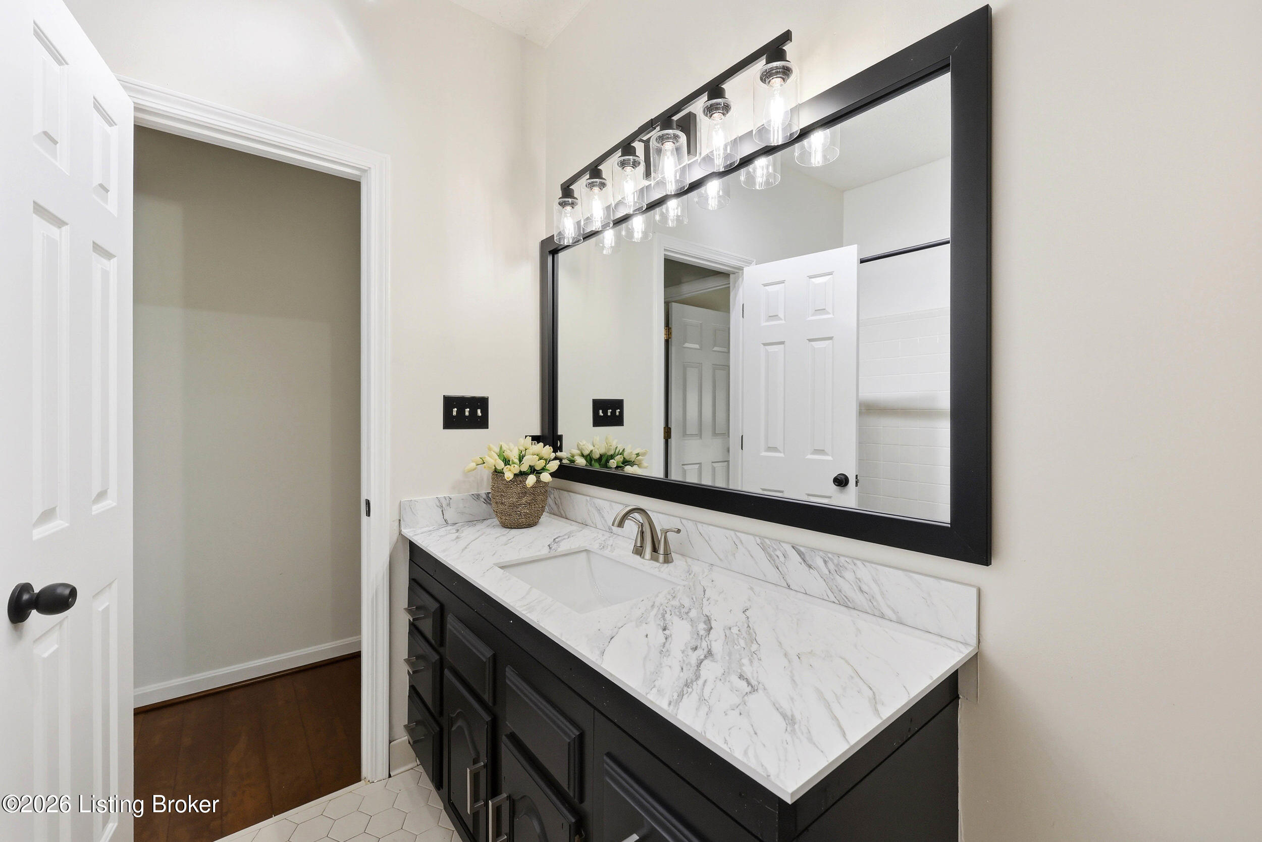 1507 Colonial Ct