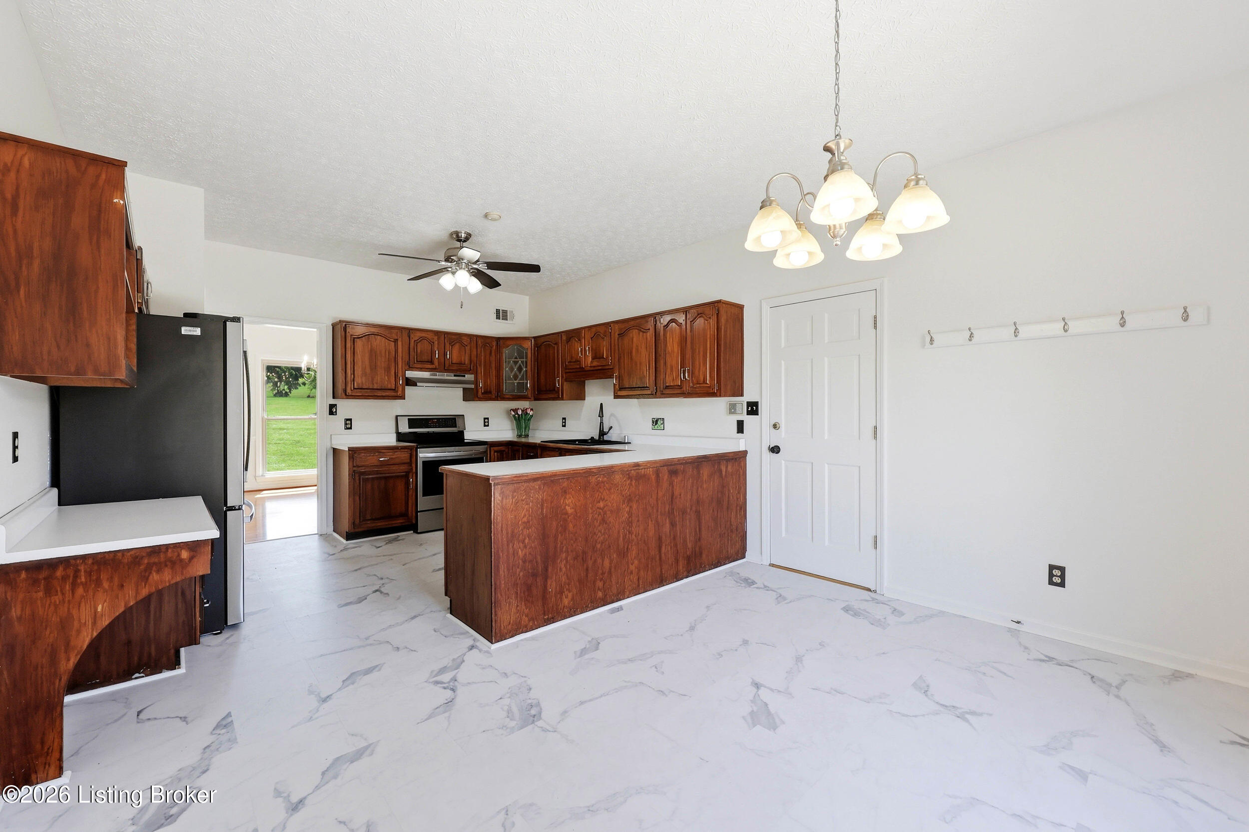 1507 Colonial Ct