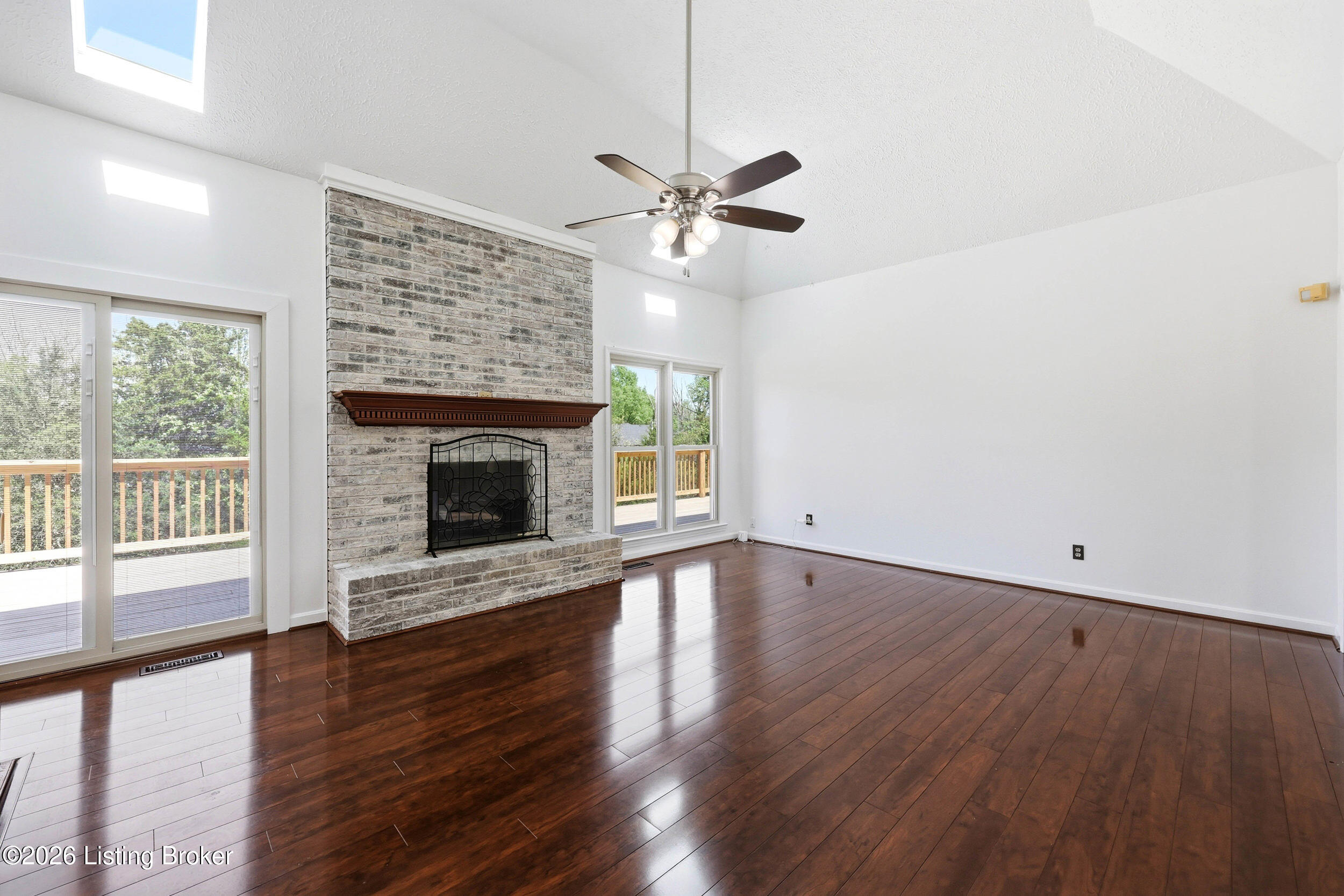 1507 Colonial Ct