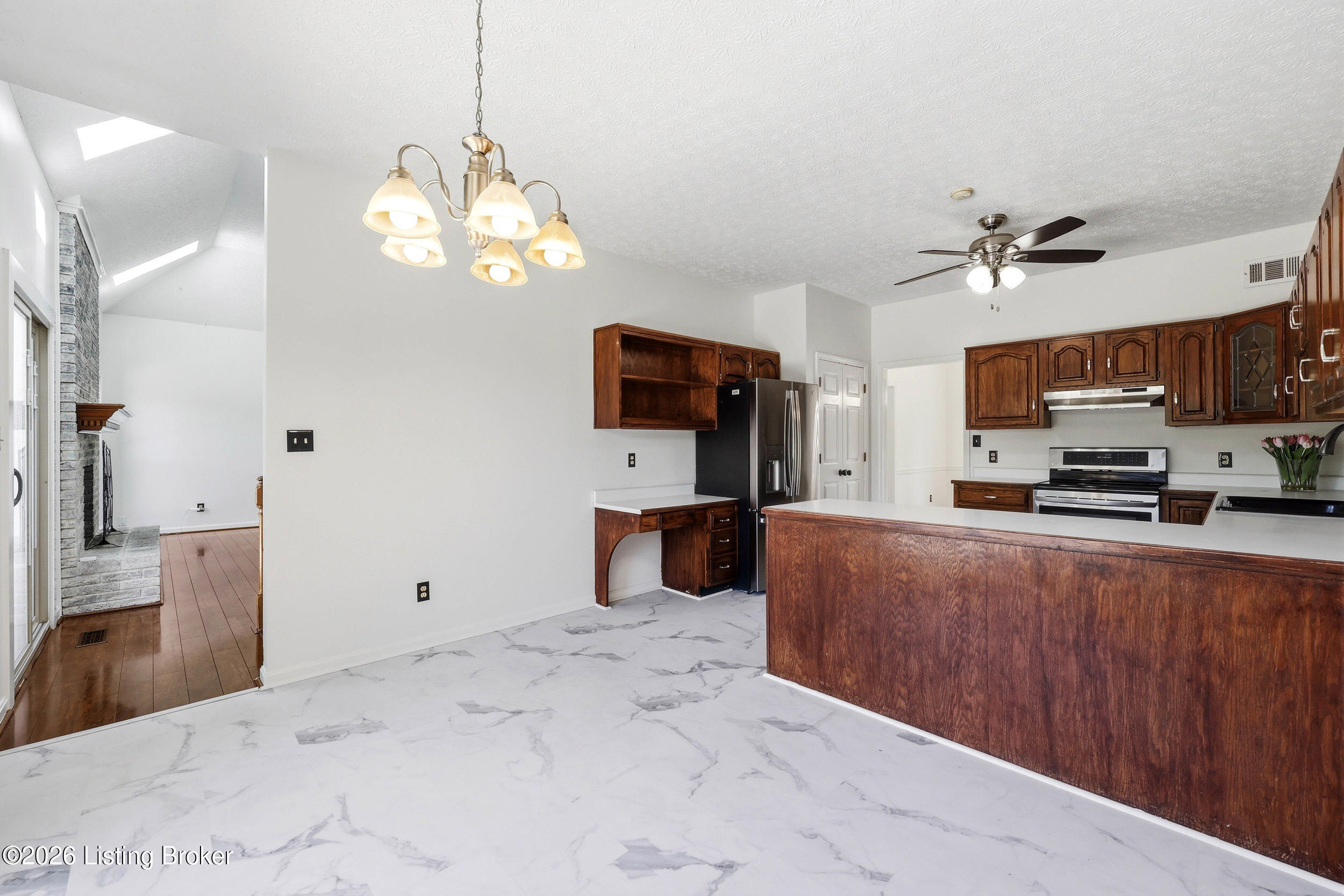 1507 Colonial Ct