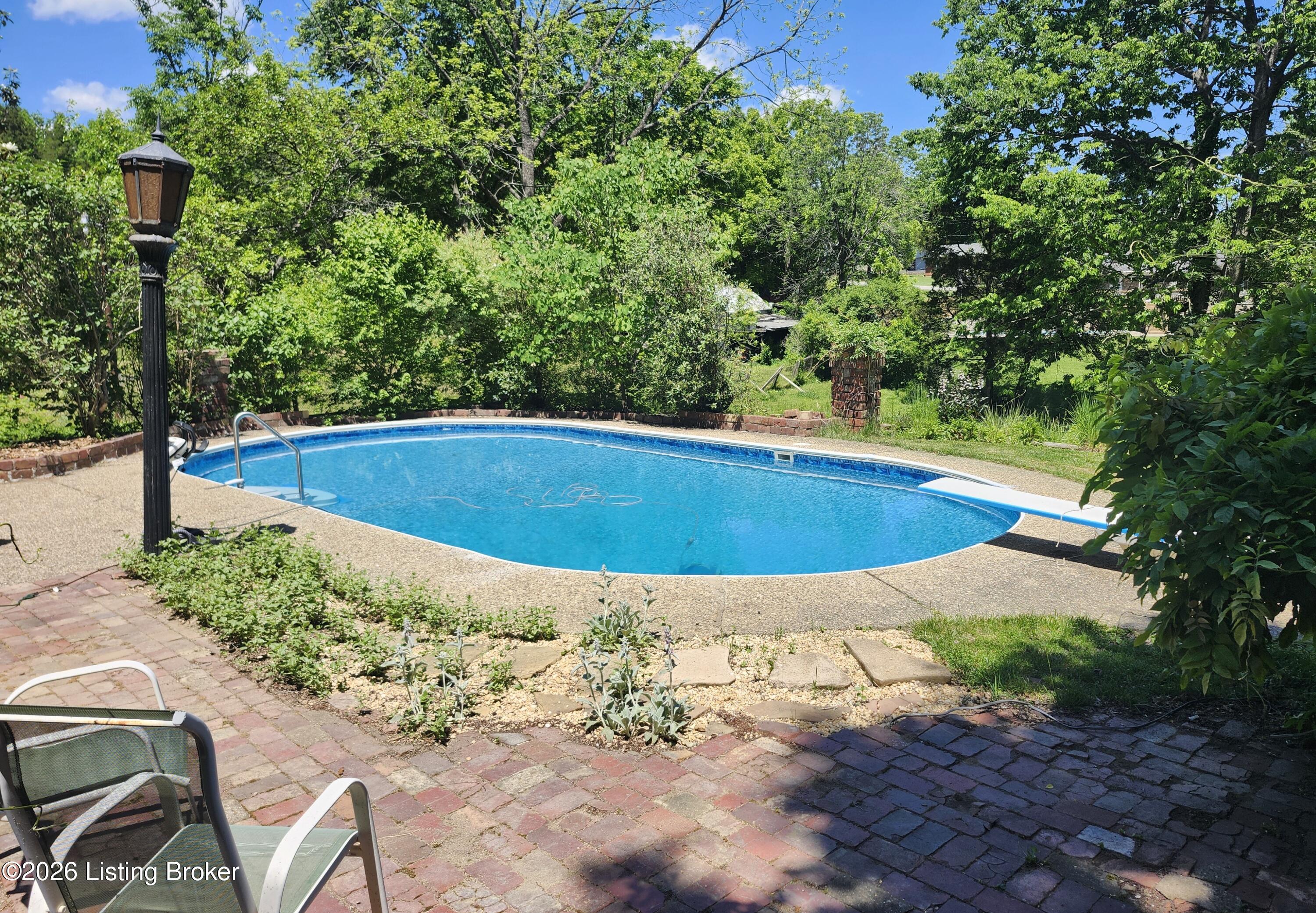 7609 Locust Ln