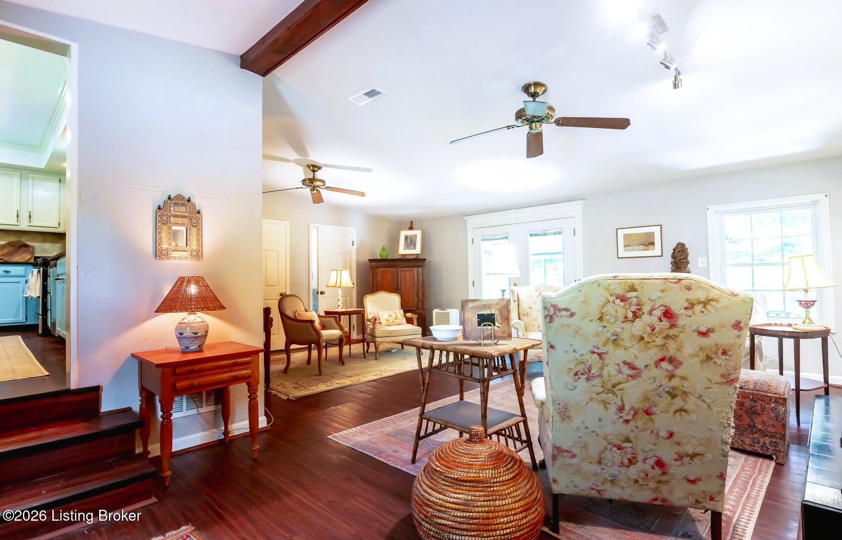 7609 Locust Ln