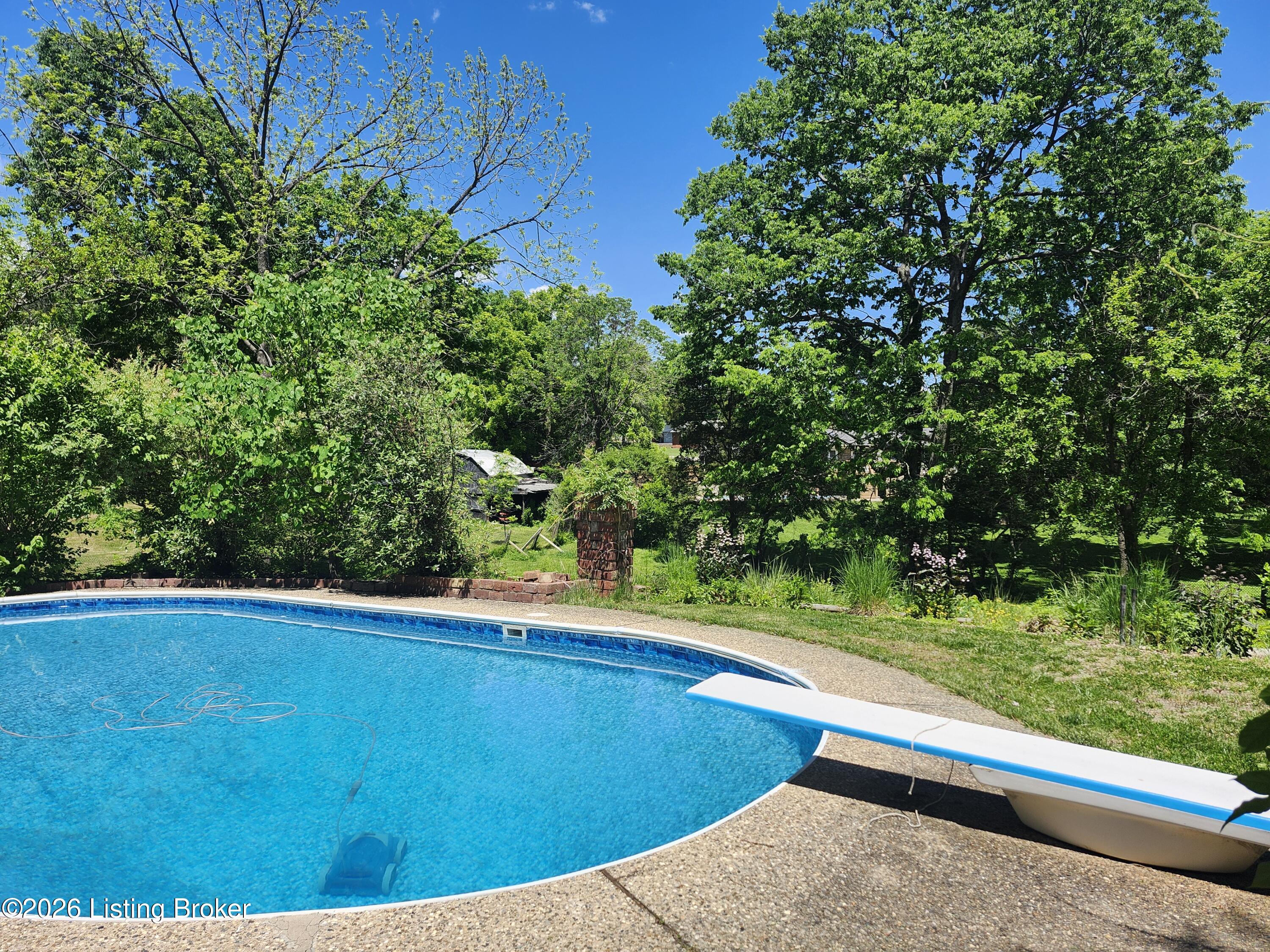 7609 Locust Ln