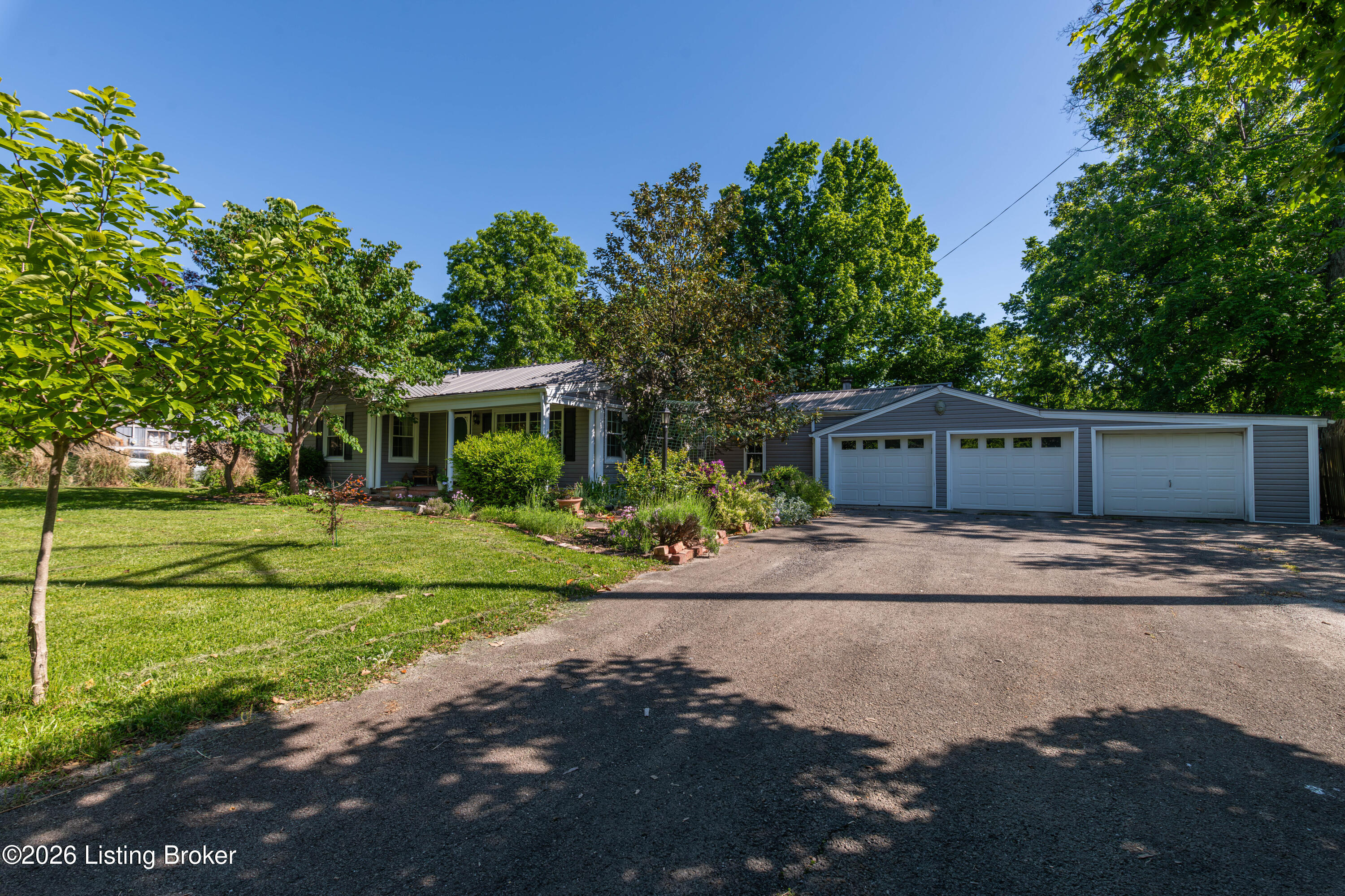 7609 Locust Ln