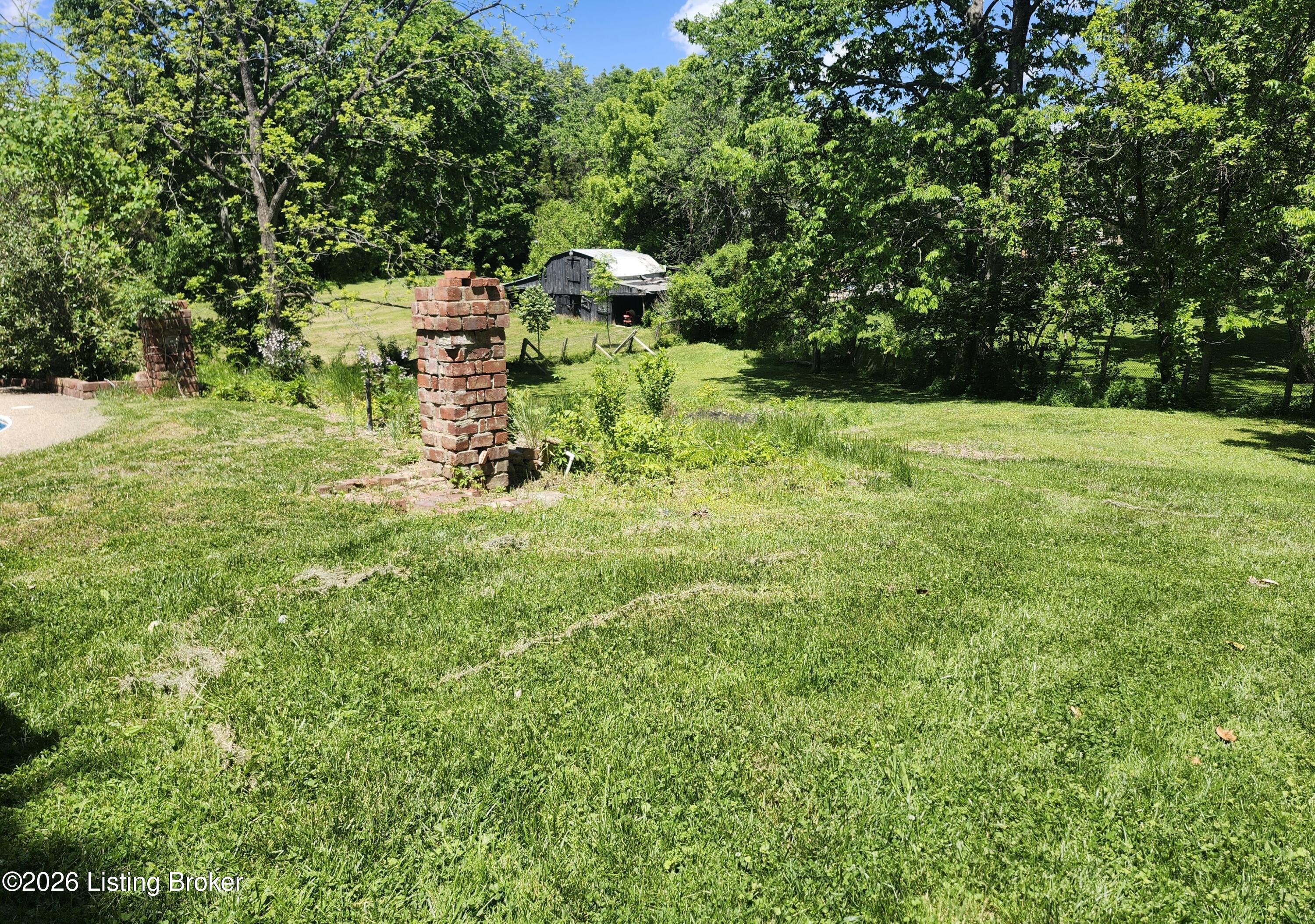 7609 Locust Ln