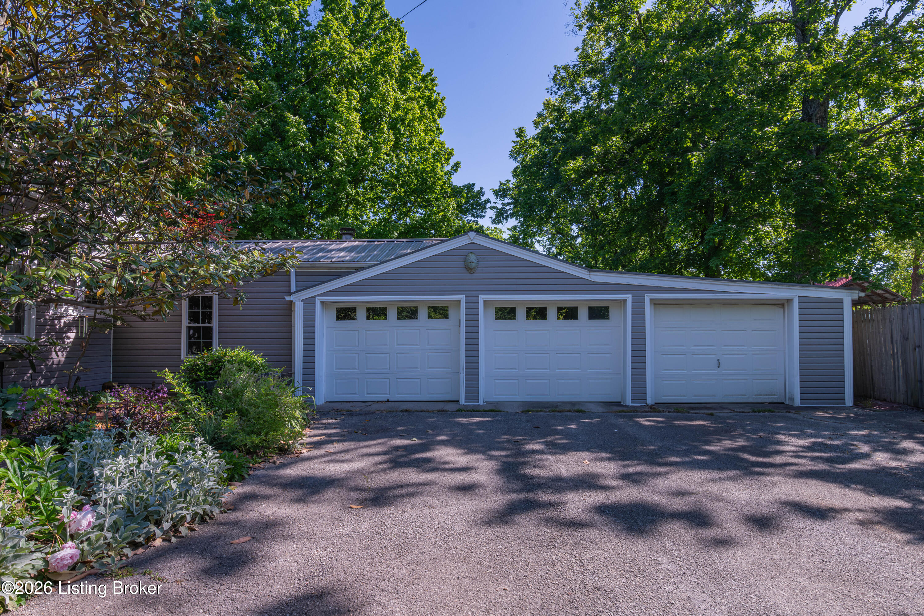 7609 Locust Ln
