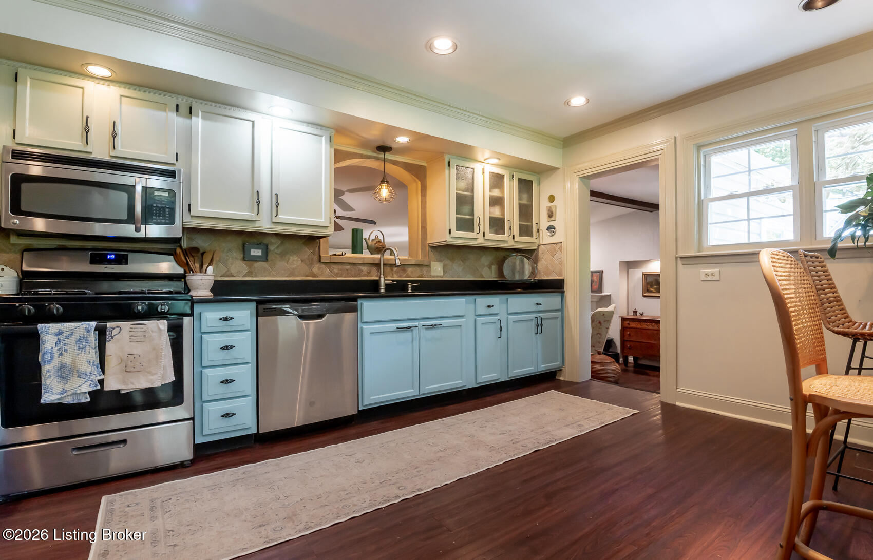 7609 Locust Ln