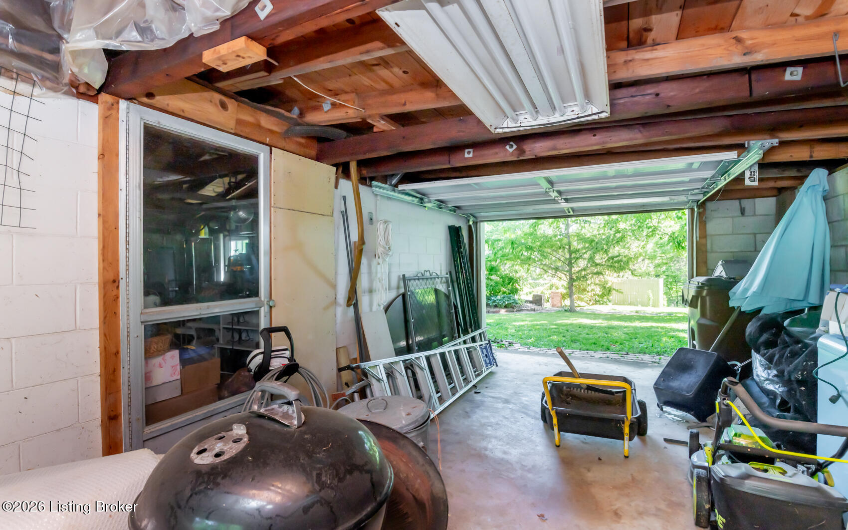 7609 Locust Ln