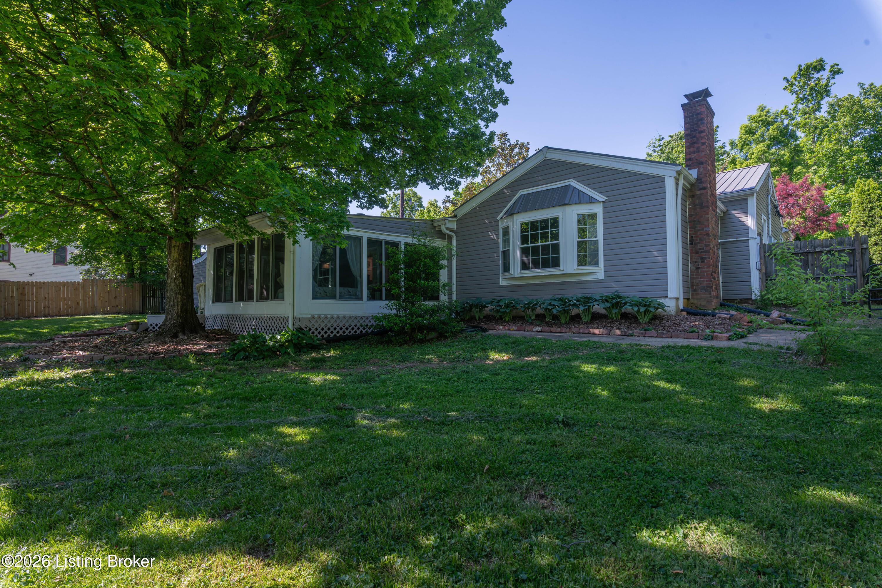 7609 Locust Ln