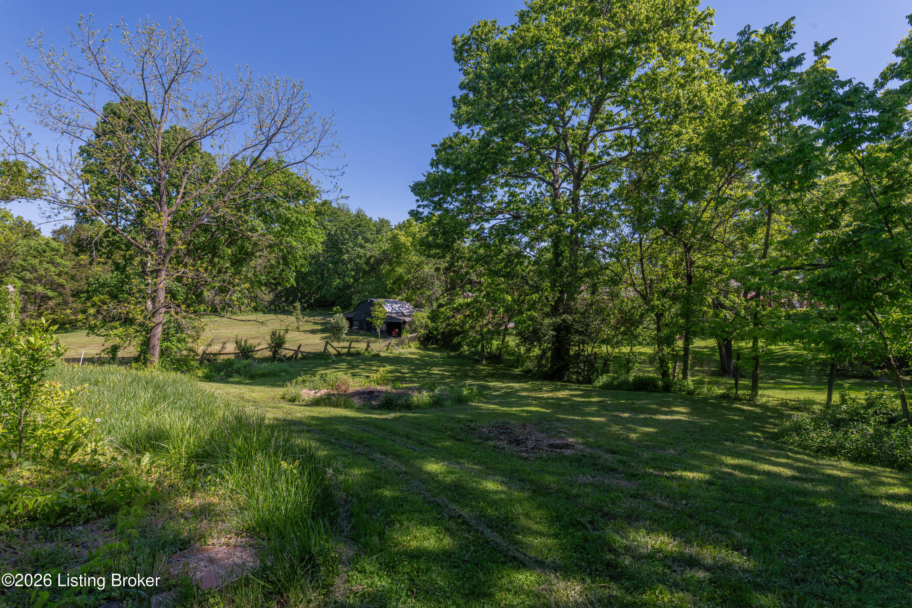 7609 Locust Ln
