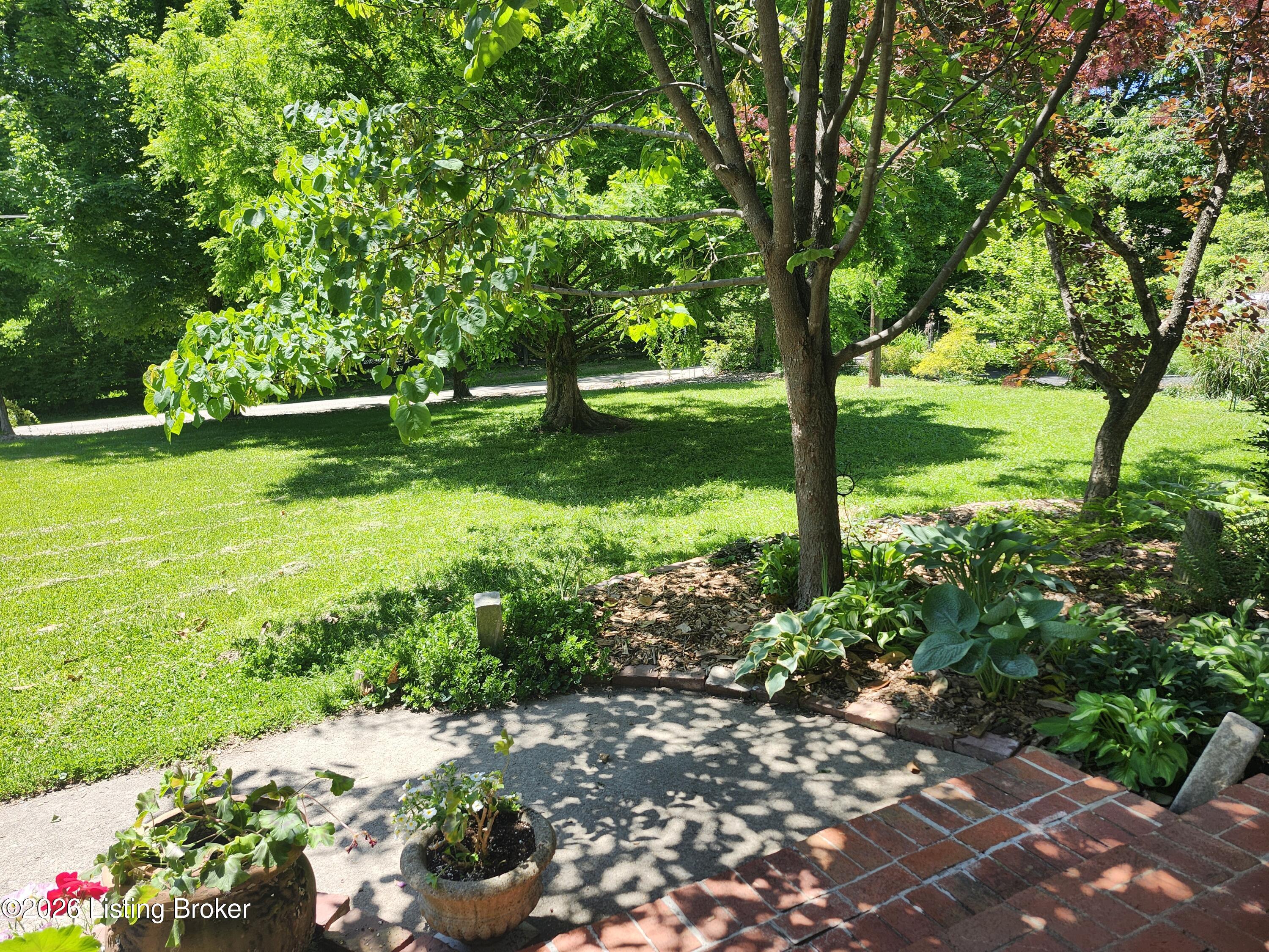 7609 Locust Ln