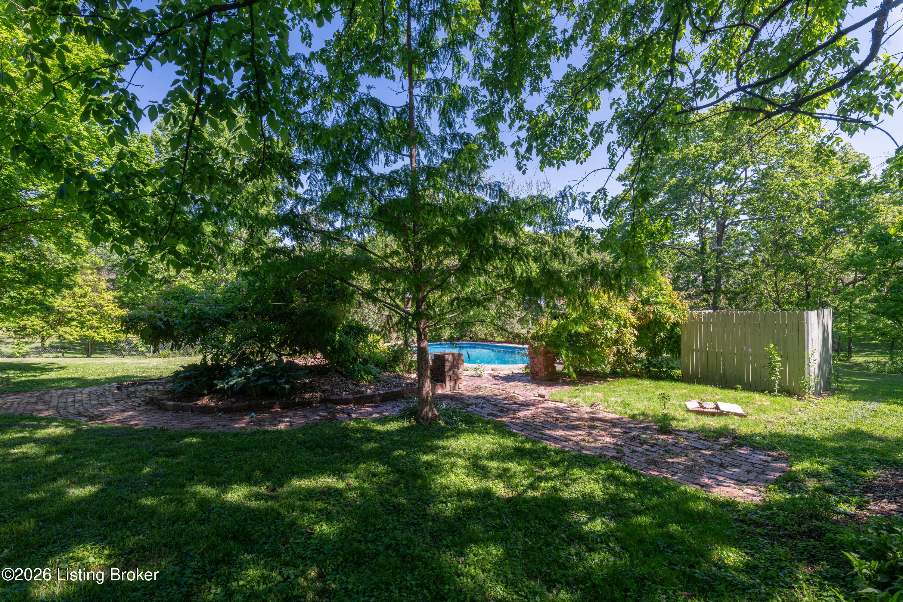 7609 Locust Ln